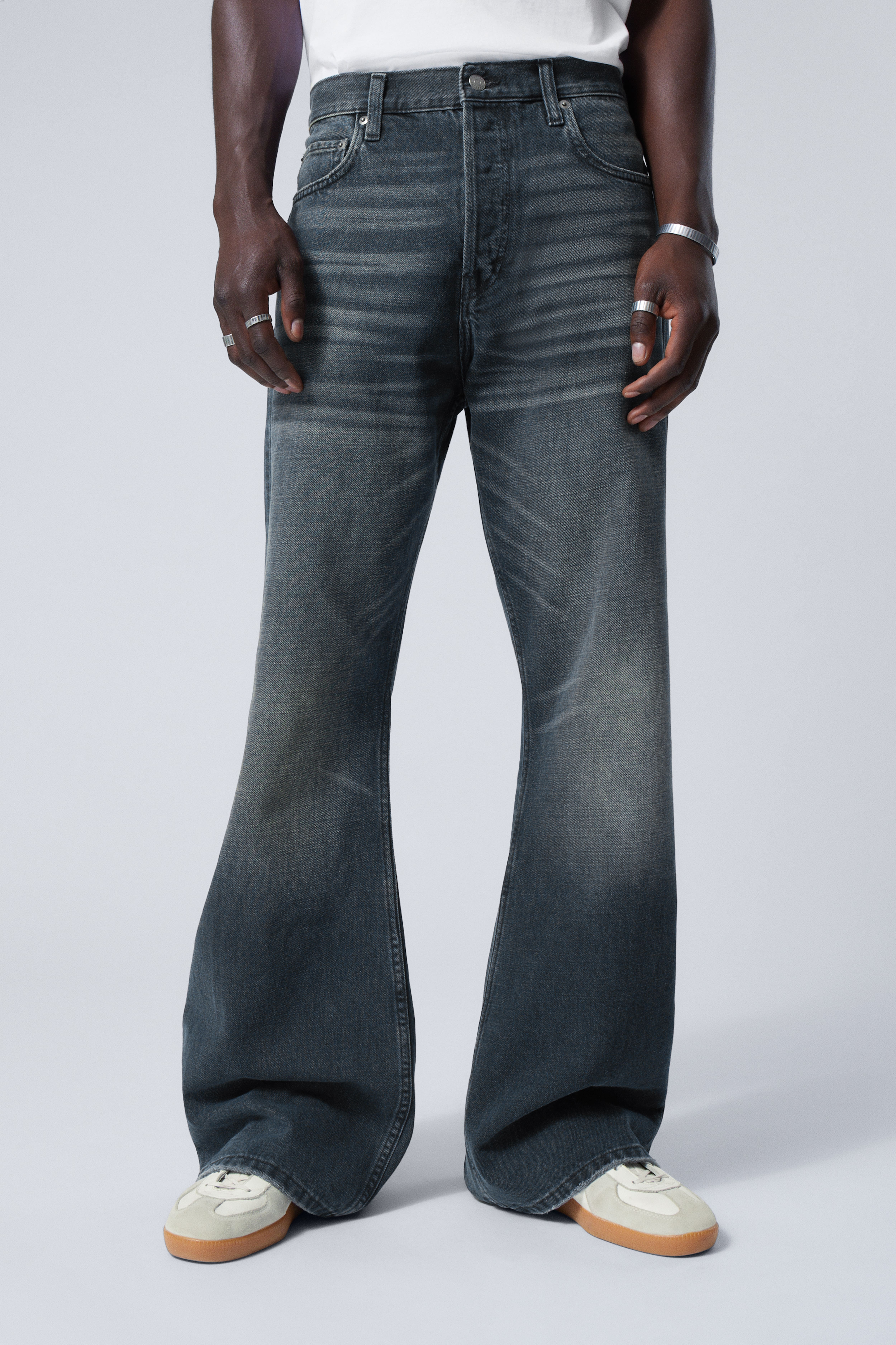 HM Time lockere Bootcut-Jeans