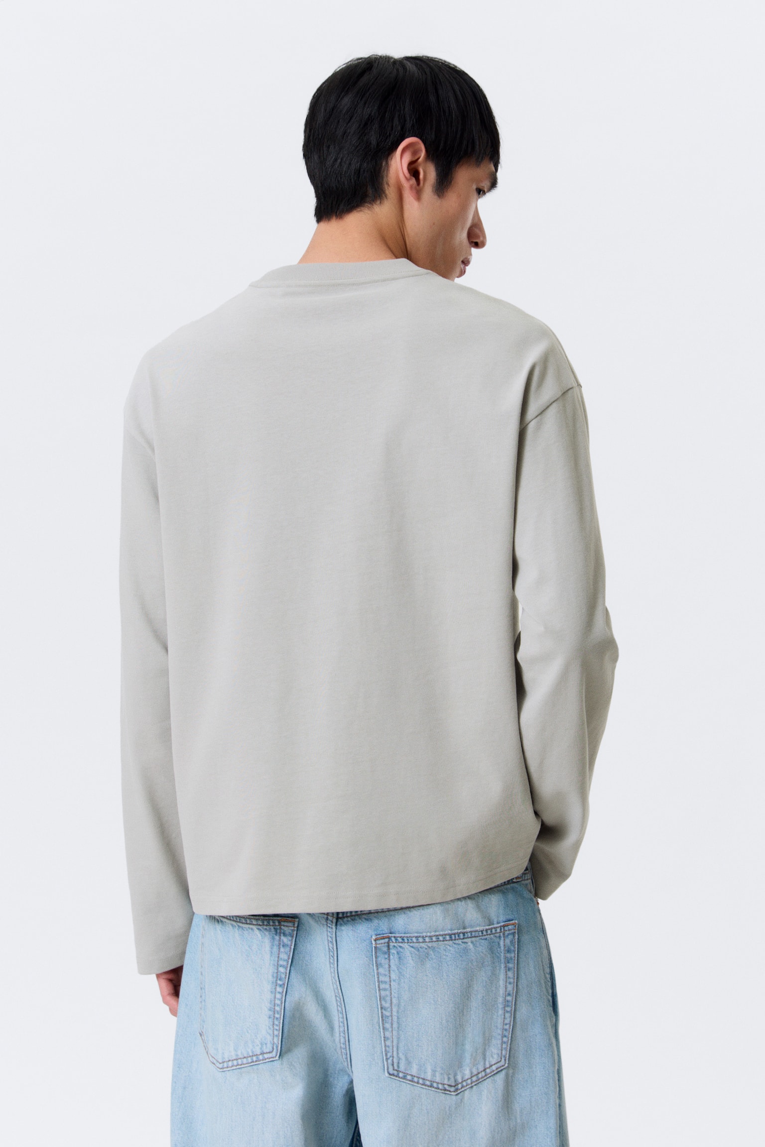 Свободна блуза с дълги ръкави и правоъгълна кройка - Светъл прашен мол/Black/Тъмно морскосиньо/Синьо и бяло райе/Изпрано синьо/Бели и тъмносини райета/Тъмнокафяво на райе/White/Dark Brown/Тъмнозелено/Прашно сиво - 4