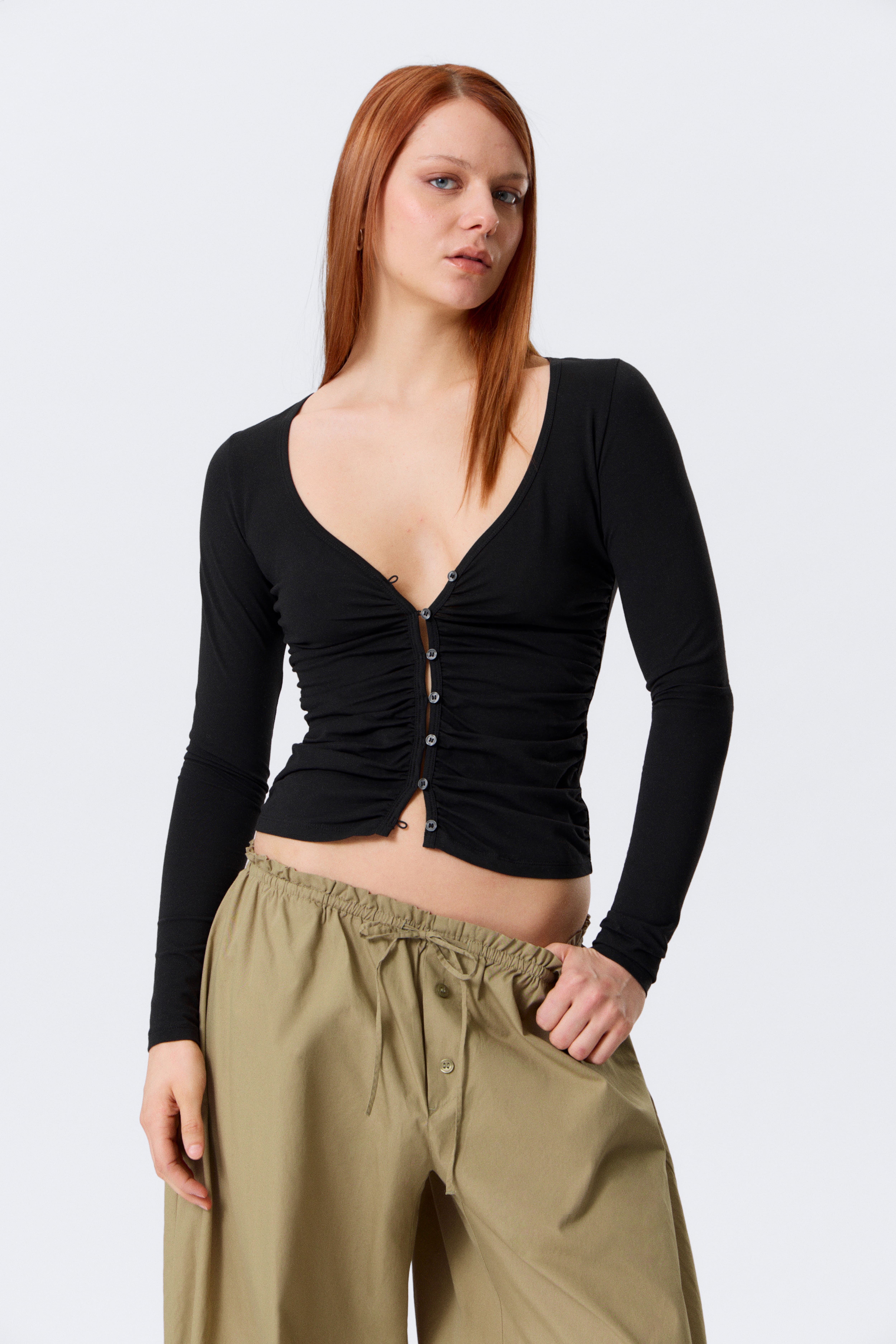 BELLE B CARDIGAN MED V-HALS OG RYNKER - Sort/Lilla/Hvid