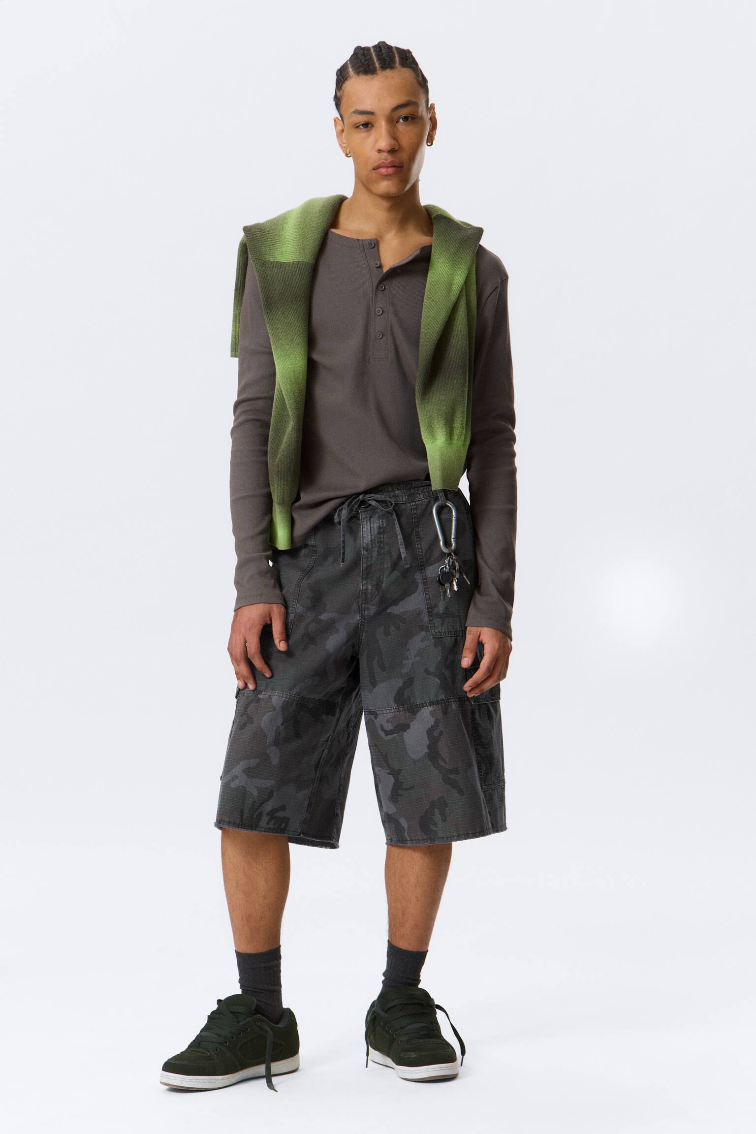 Mid-rise løse cargo shorts i knælængde - Marine Camo - 2