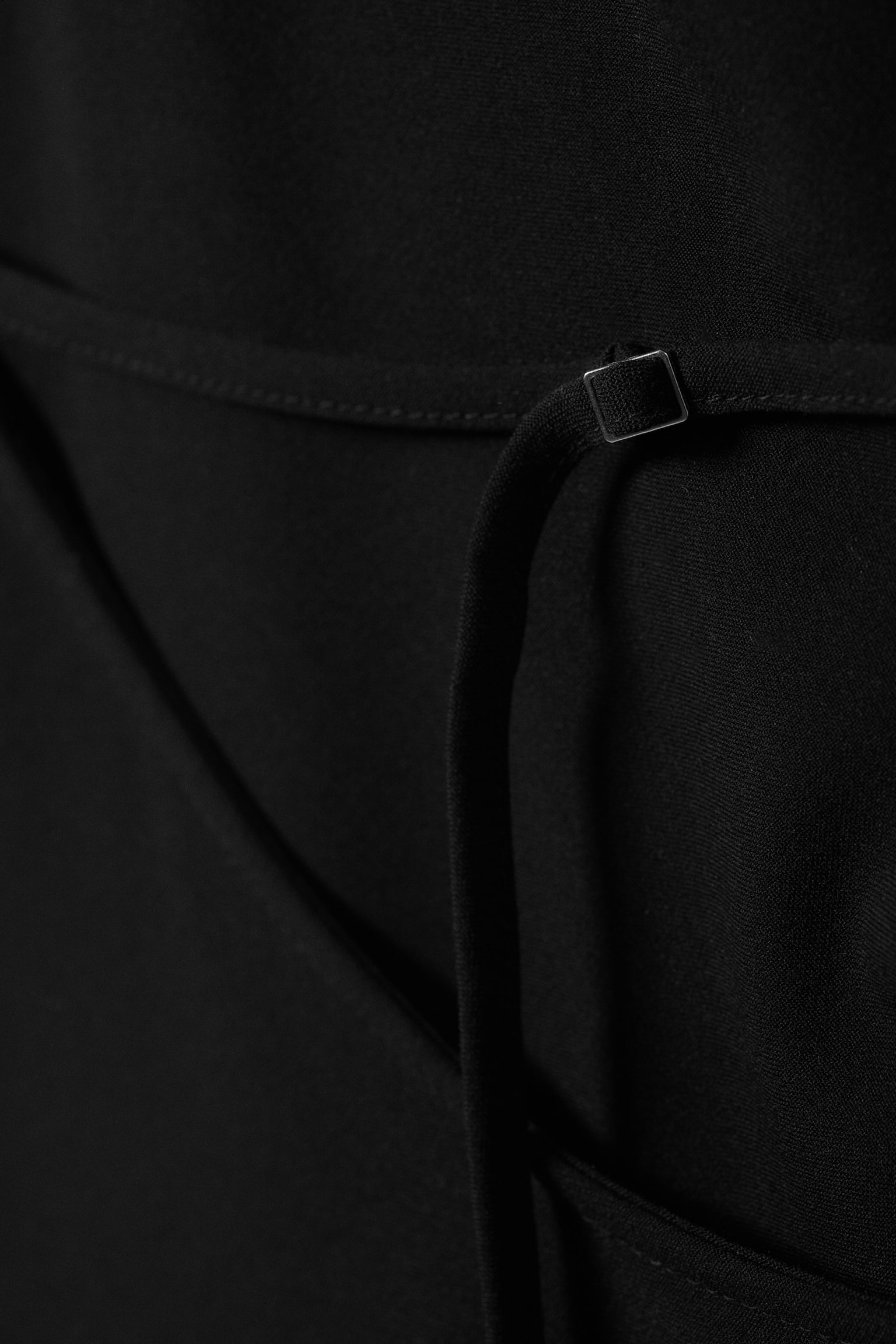 Midikleid mit Neckholder und Wasserfallausschnitt - Schwarz/Dunkelgrau gestreift - 6