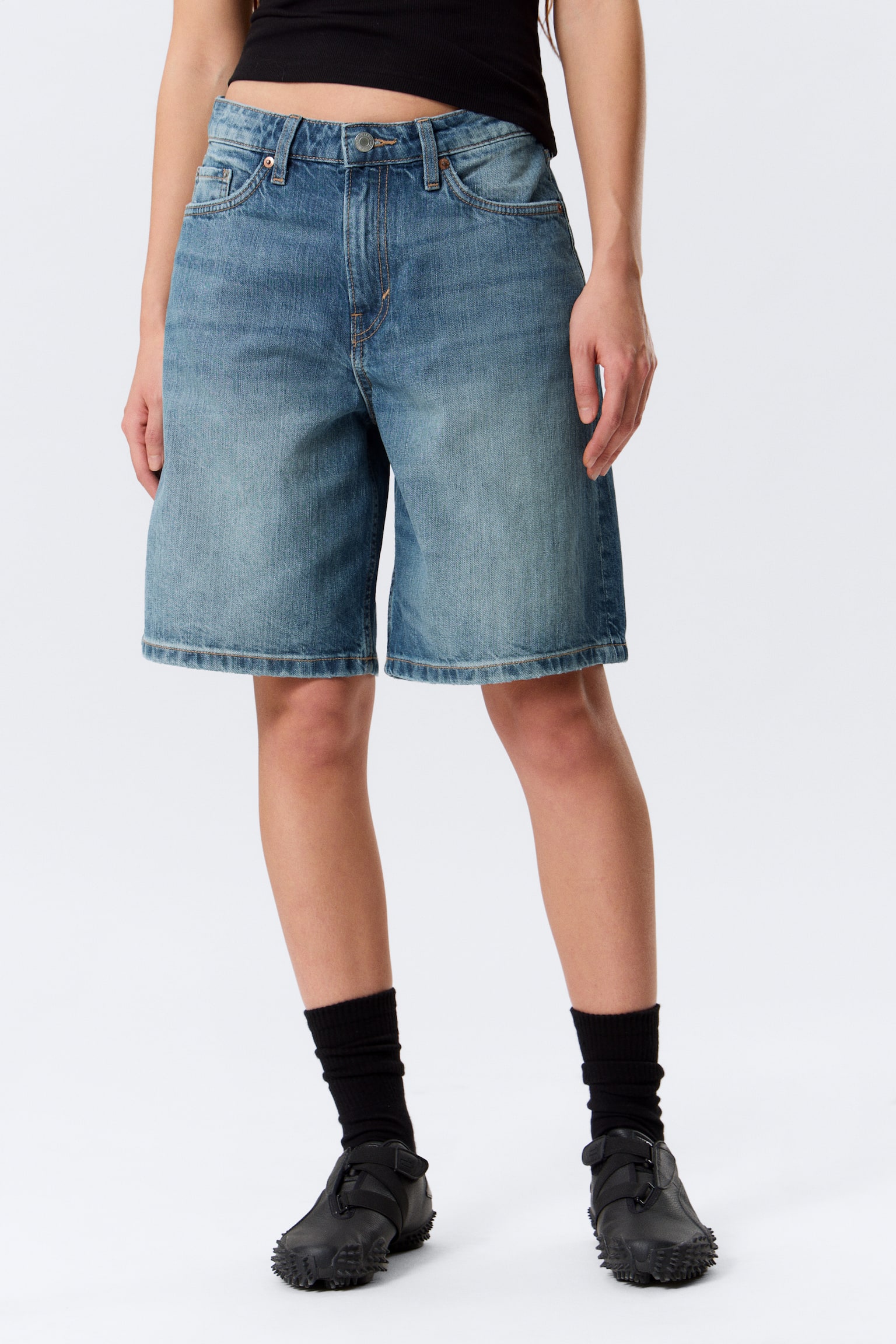 Monterey Low Rise Denim Shorts - Radio Blue - Mittelblau/Abgetöntes Schwarz - 3