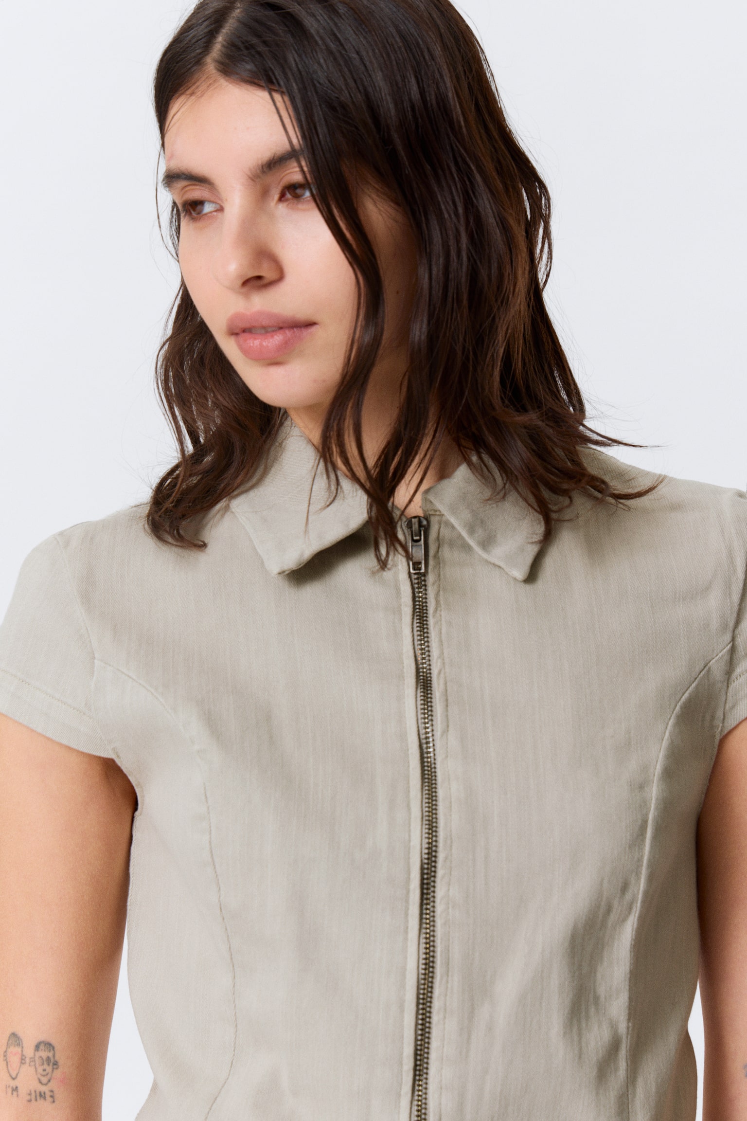 Eng anliegendes Kurzarm-Top mit Reißverschluss - Beige/Dunkelgrau meliert/Dunkelgrau/Schwarz mit Streifen/Schwarz - 4