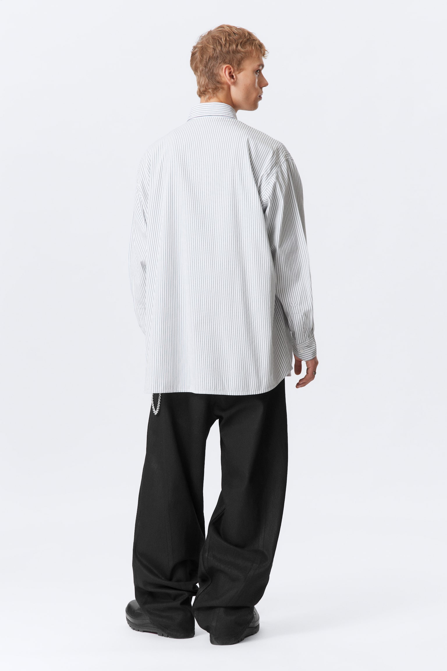 Oversized stribet skjorte med knapper - Hvid, blåstribet - 6