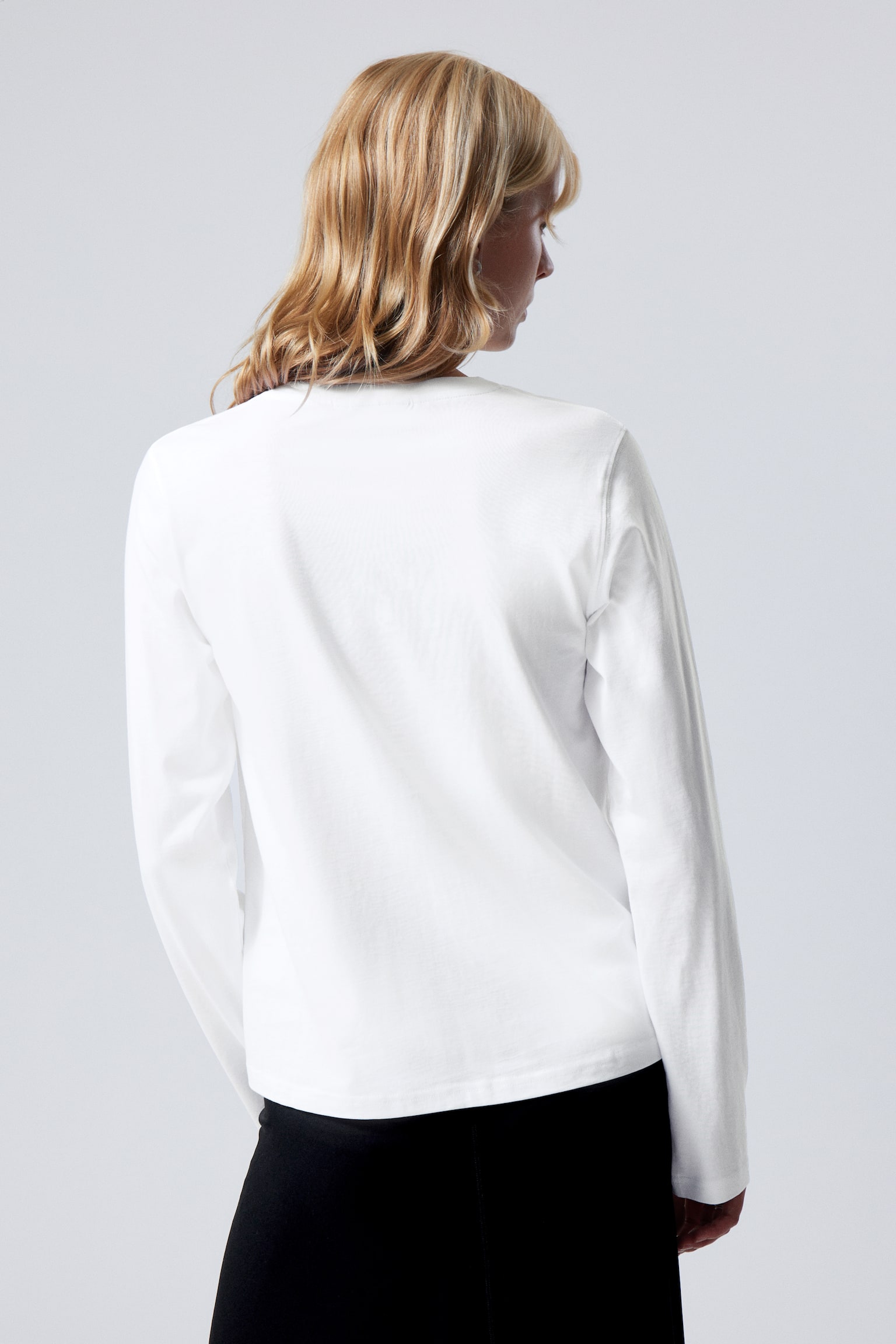 Essence Standard Long Sleeve - White/Black - 5