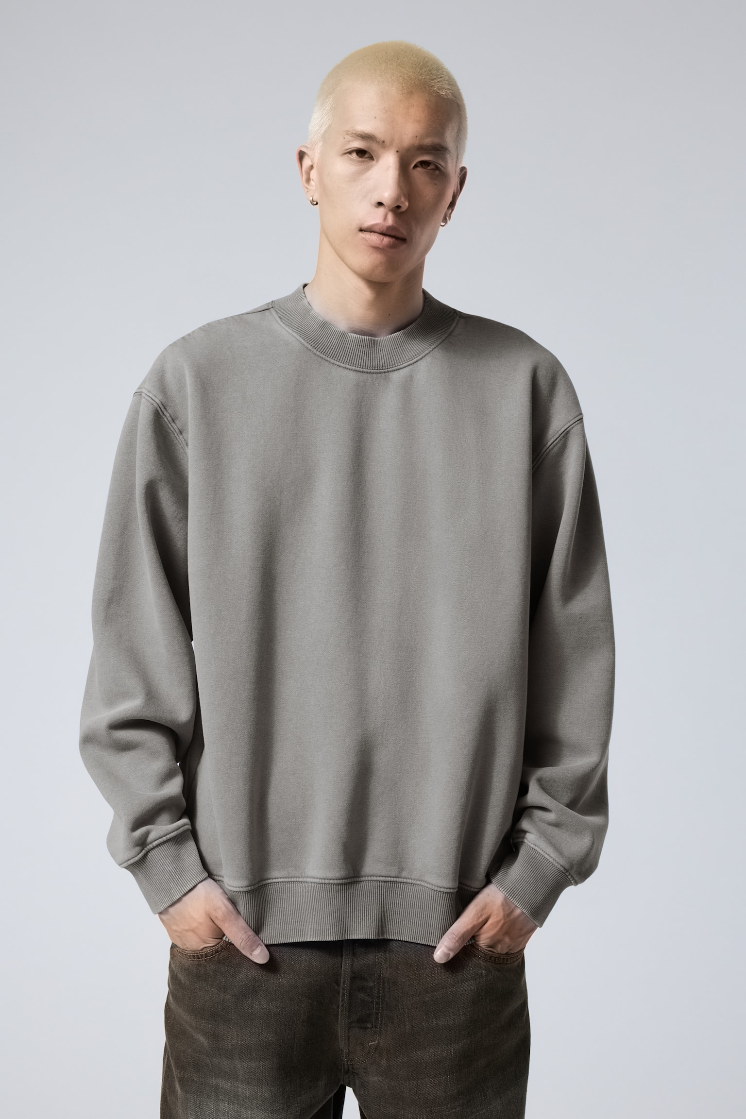 Relaxed Heavyweight Sweatshirt - Washed Dusty Grey/Dark Khaki Green/Black/Off-black/Dark Purple/Off Black - 1