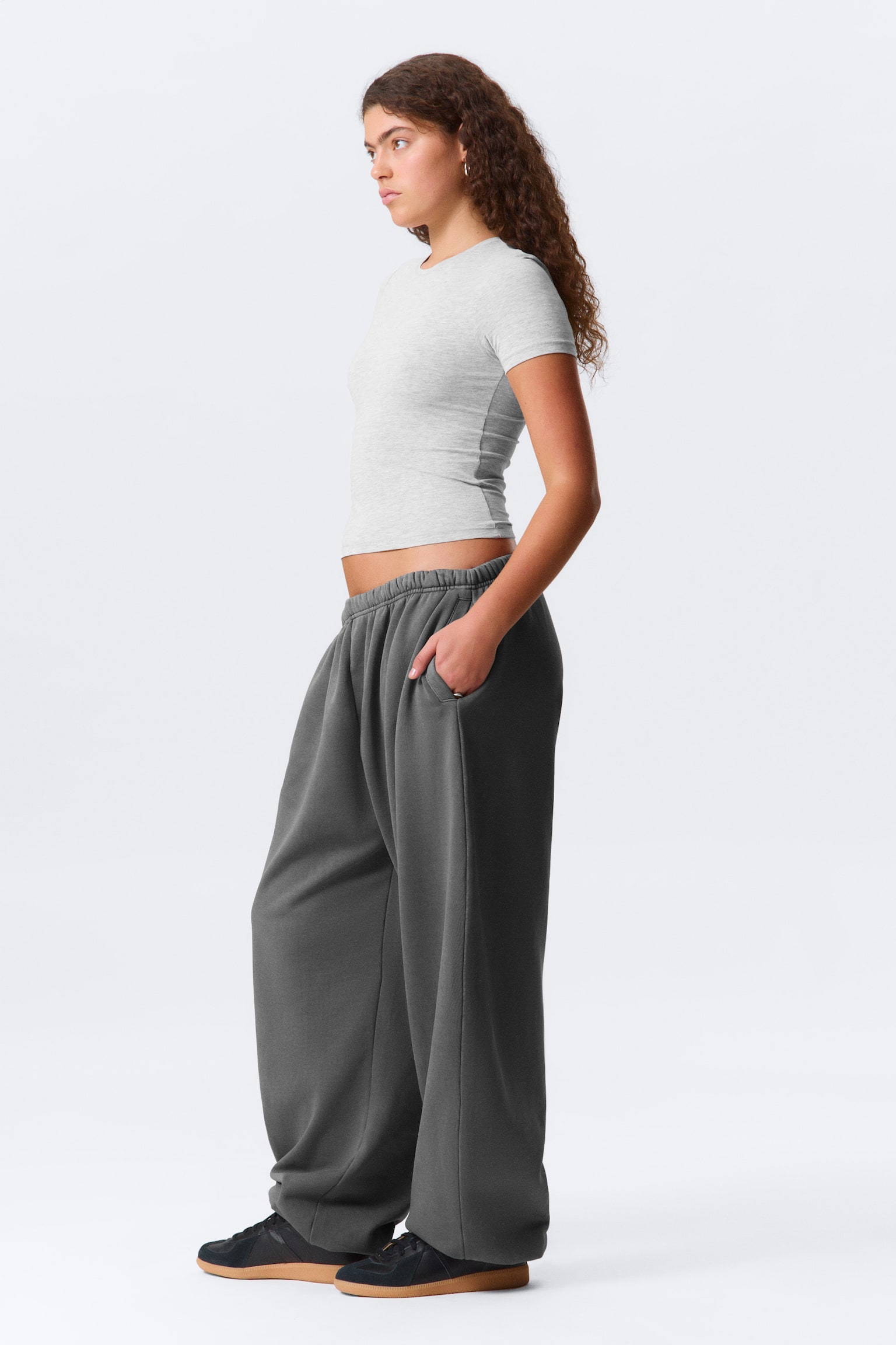 Lockere Sweatpants aus schwerem Baumwollfleece - Verwaschenes Schwarz/Schwarz/Grau meliert - 5