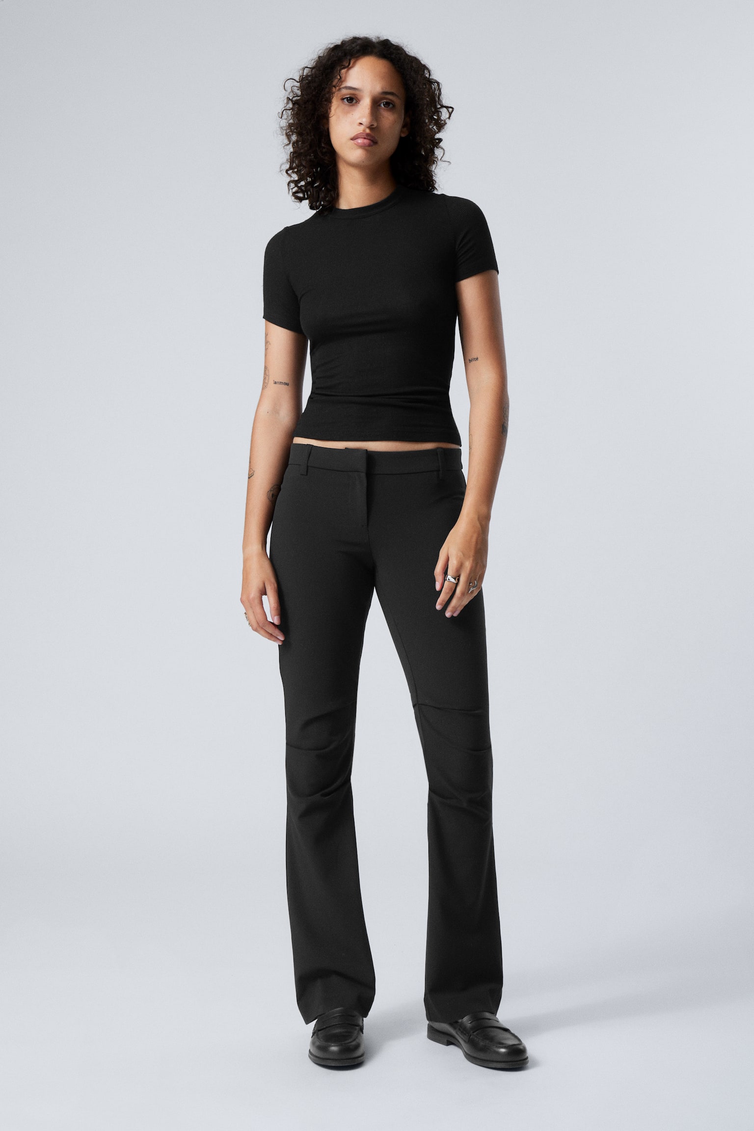 Slim Low Waist Flared Pleated Trousers - Black