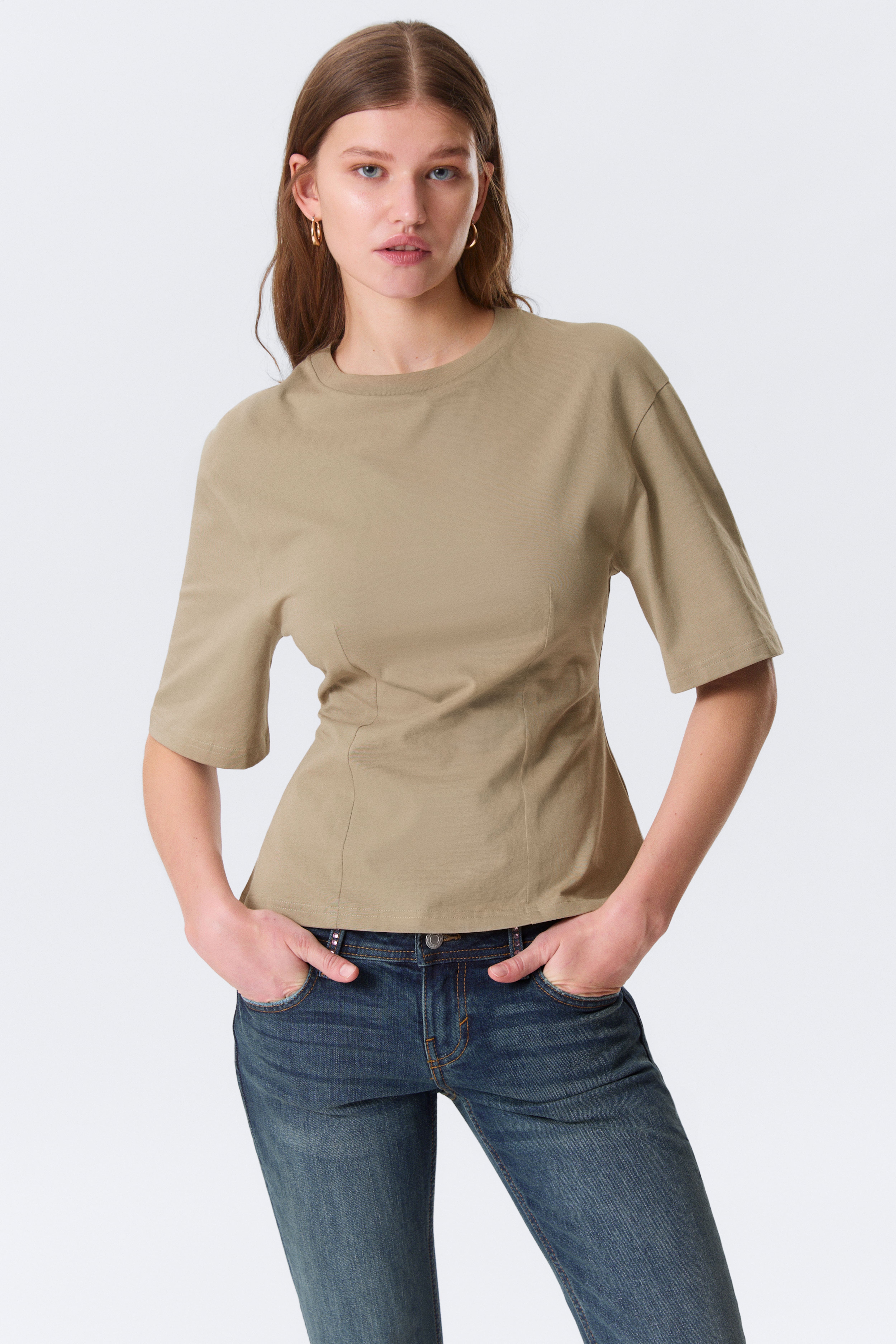 Εφαρμοστό T-shirt με λεπτομέρειες βελονιάς - Ανοιχτό χακί πράσινο/Απαλό Ροζ/Λευκό