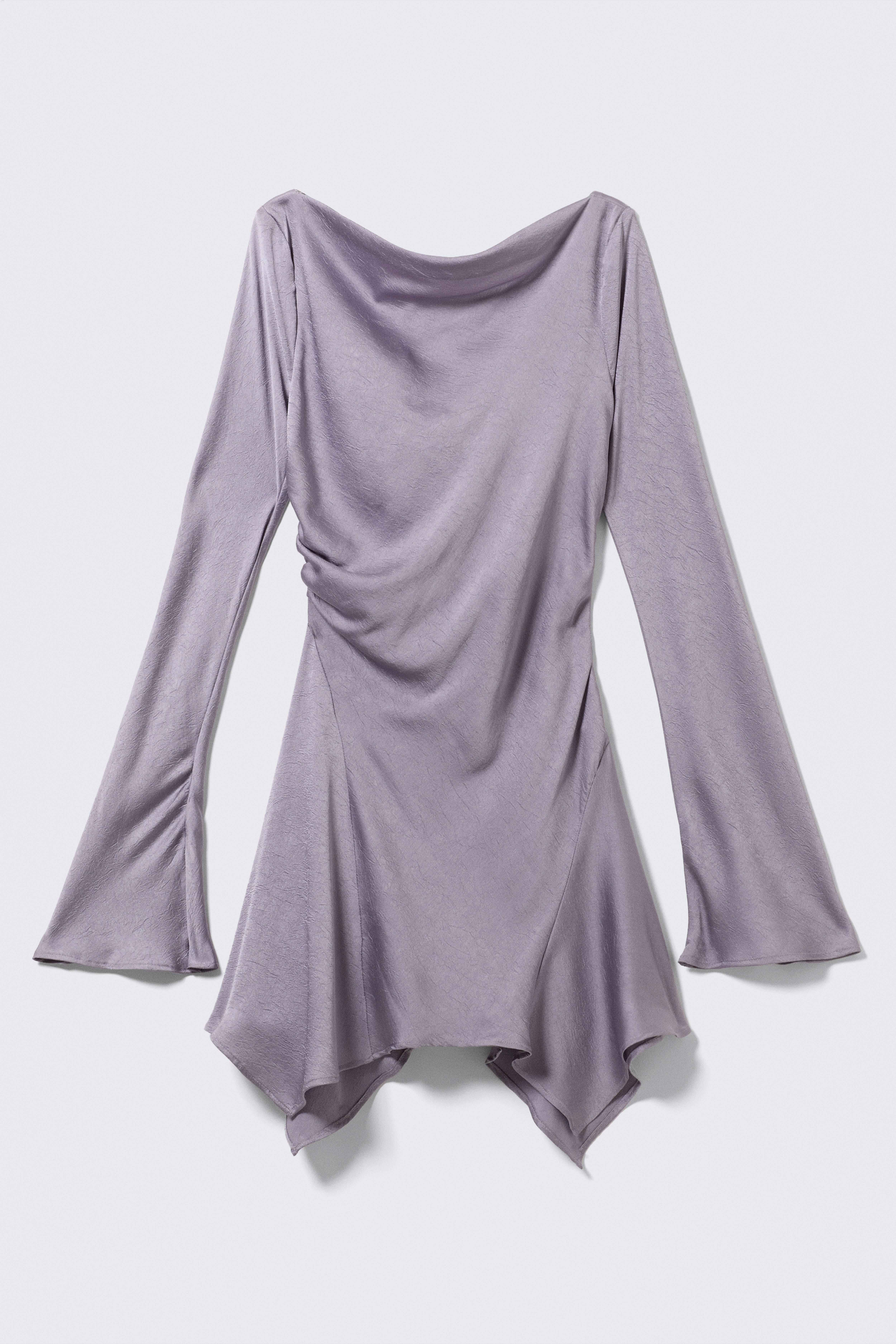 Långärmad asymmetrisk miniklänning i satin - Lila/Svart