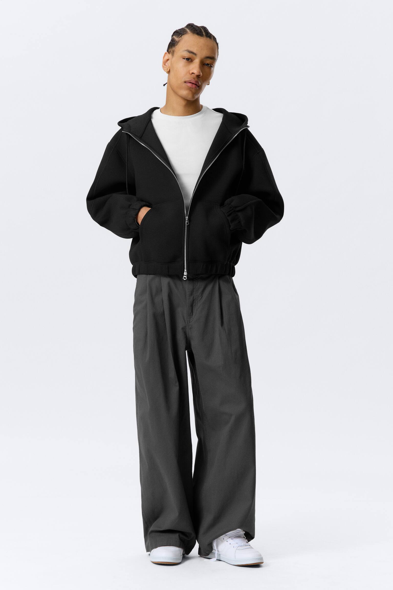 Scuba-Hoodie mit hohem Kragen und Reißverschluss - Schwarz/Helles, staubiges Graubraun - 7