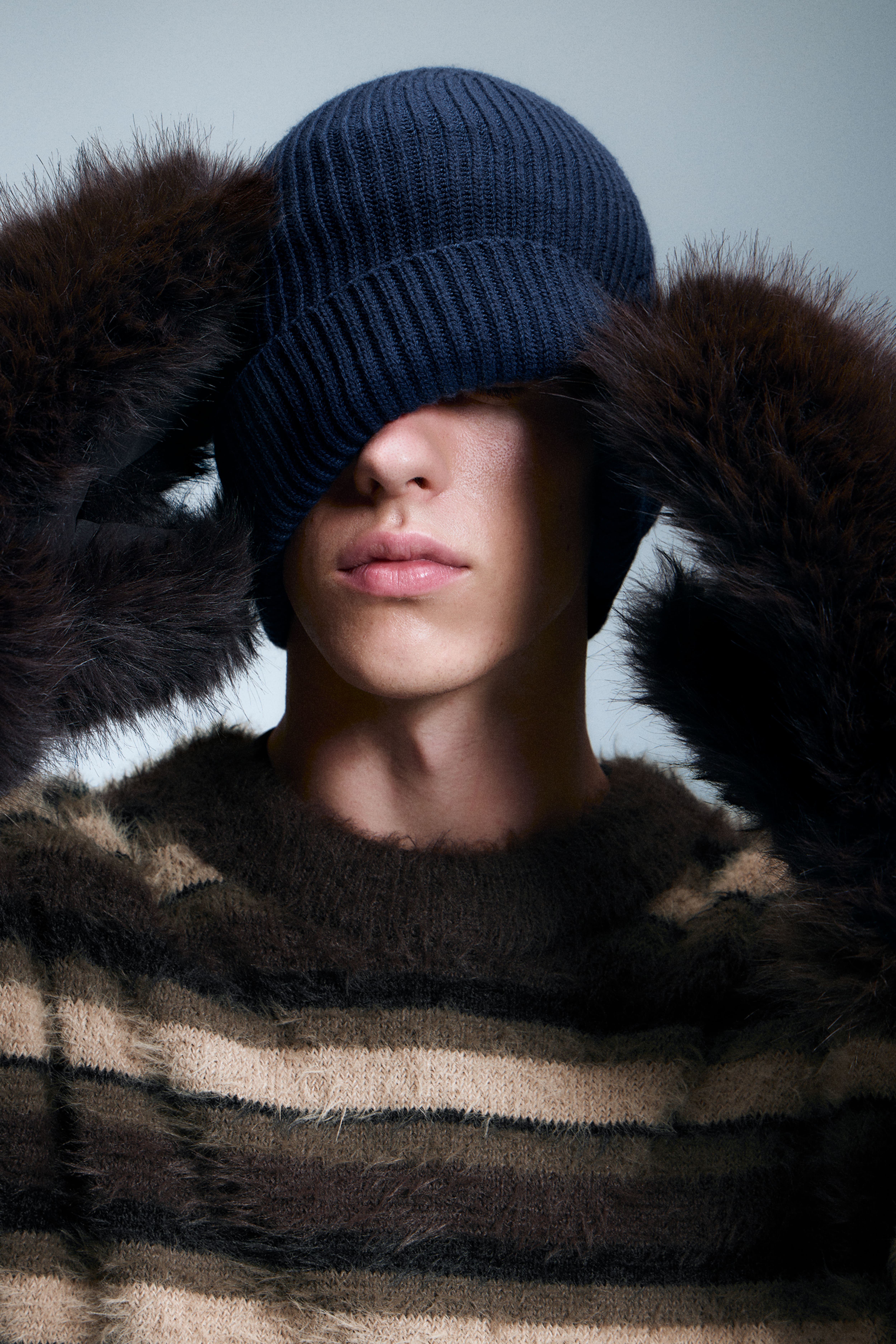 Umgeschlagene Strickmütze aus Wollmischung - Dunkelblau/Khaki