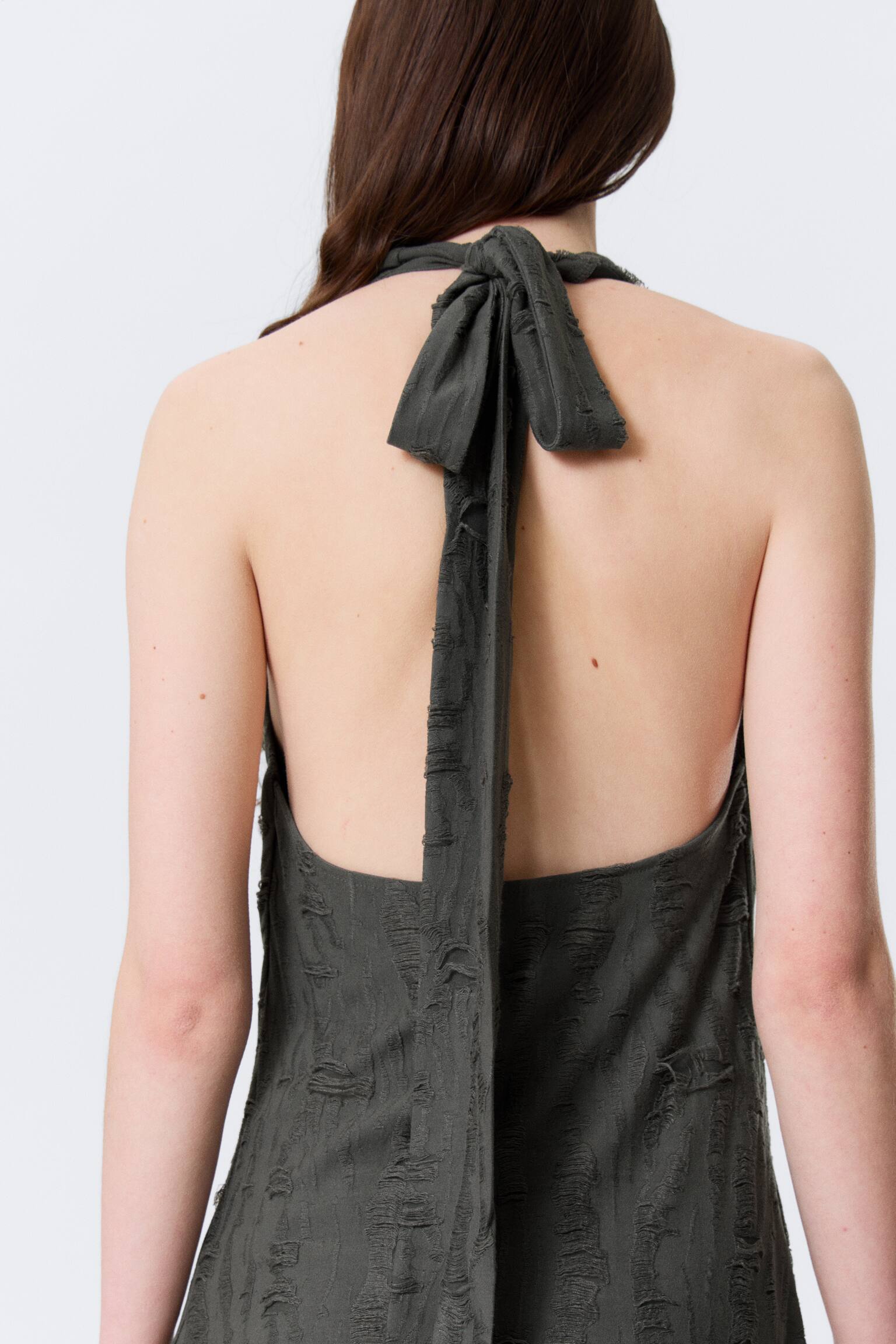 Mini-robe dos nu en jacquard à col bénitier - Gris foncé - 5
