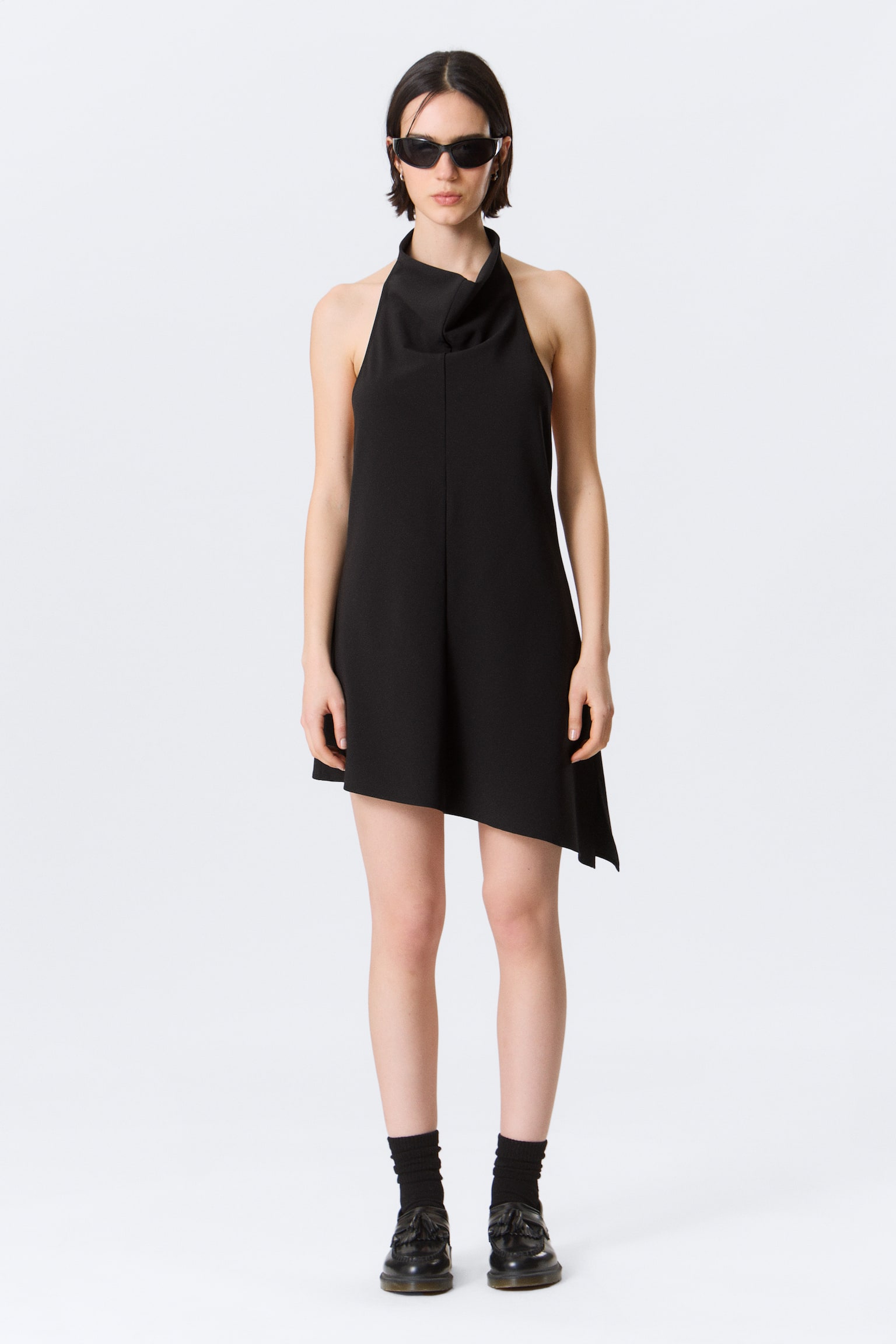 Midikleid mit Neckholder und Wasserfallausschnitt - Schwarz/Dunkelgrau gestreift - 1