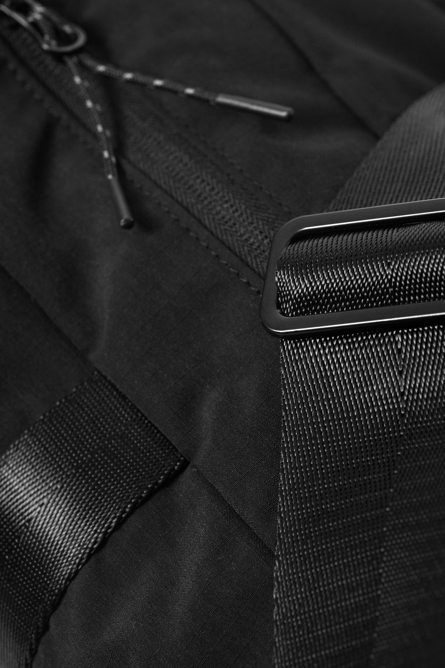 Praktische Crossbody-Bag - Schwarz/Dunkelgrau - 3