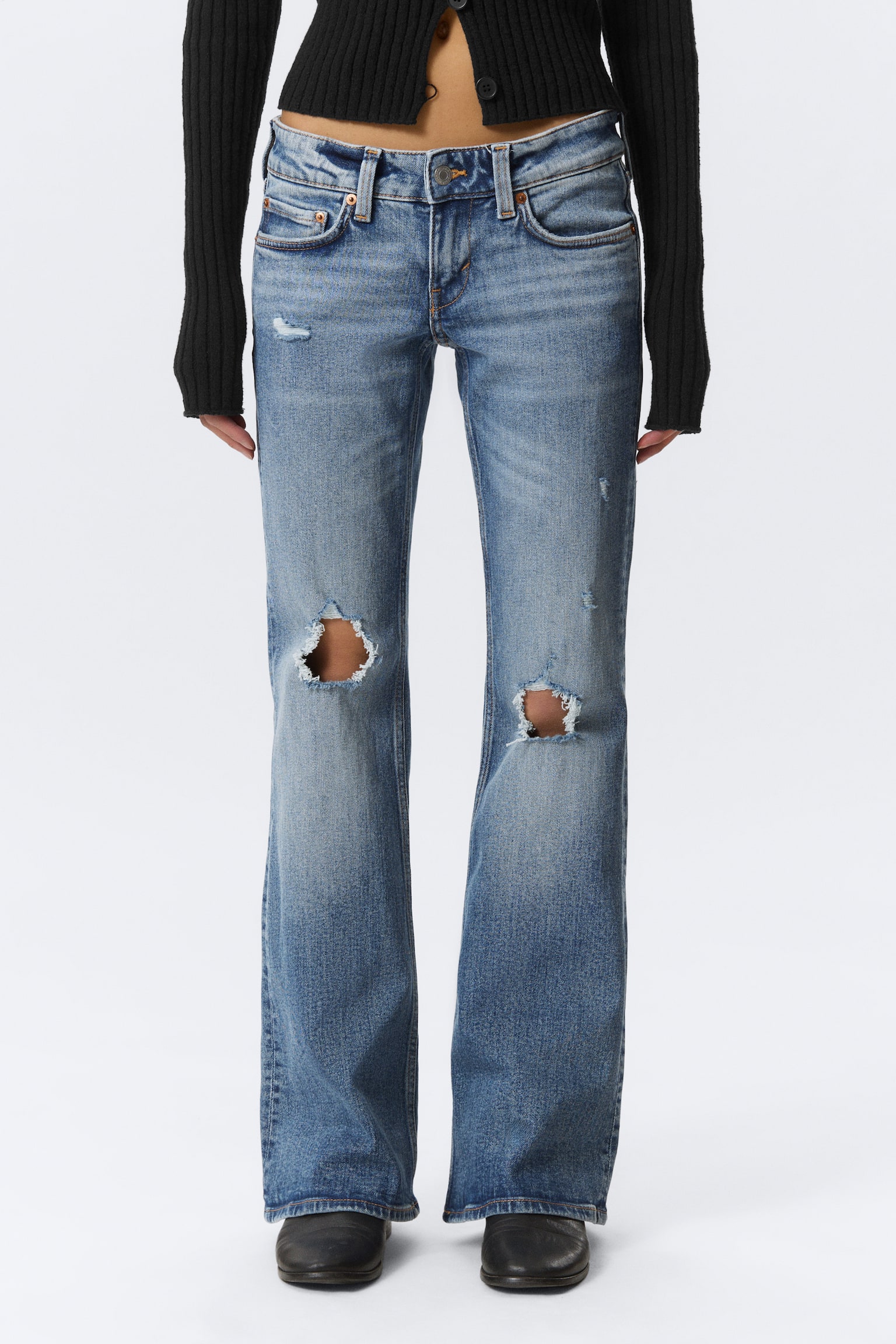 Nízke bedrové skinny bootcut rifle s roztrhaným efektom - Modré kone - stredne modrá - 7
