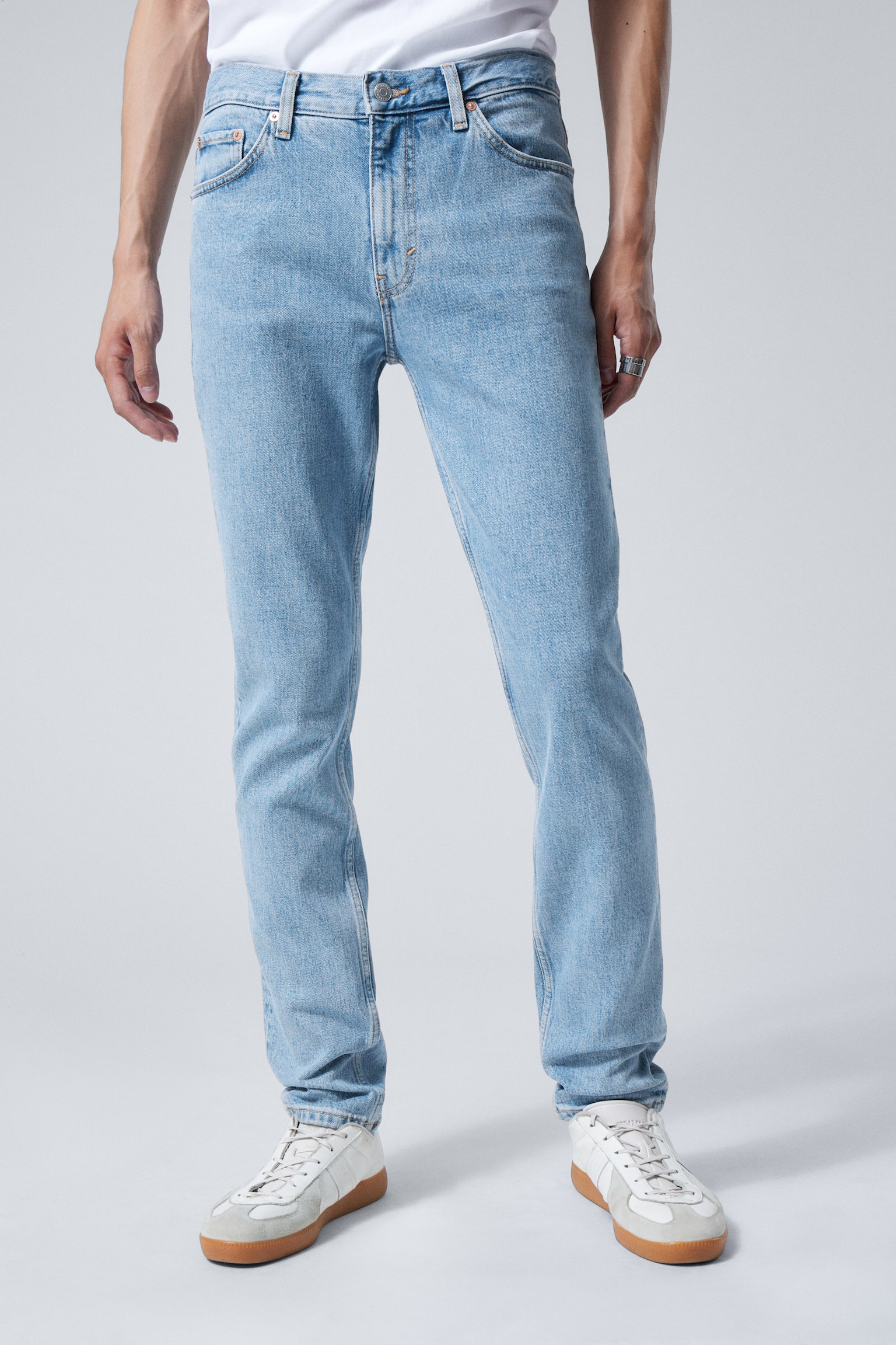 Sunday Slim Tapered Leg Jeans - Cerulean Blue - Light Blue/90s Blue - Medium Blue/Almost Black - Black - 4