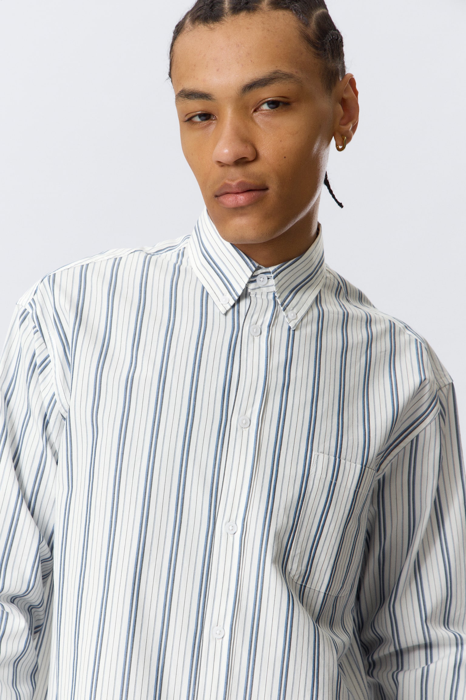 Lockeres Poplin-Hemd mit Knopfleiste - Weiß - Blaue Streifen/Schwarz kariert - 6