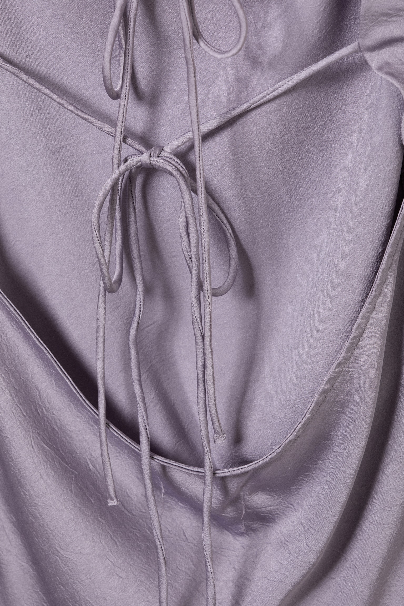 Asymmetrisches Satin-Minikleid mit langen Ärmeln - Flieder/Schwarz - 5