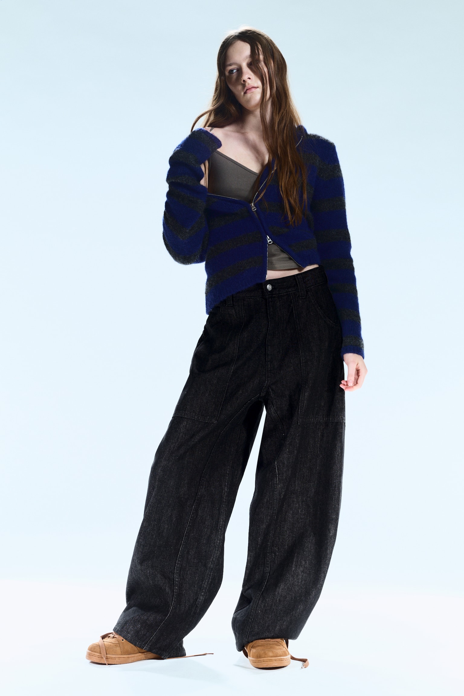 Dunno Unisex Low Rise Loose Barrel Leg Jeans - Black Rinse - Schwarz/02 Blue - Mittelblau/Cloudy Blue - Mittelblau - 4