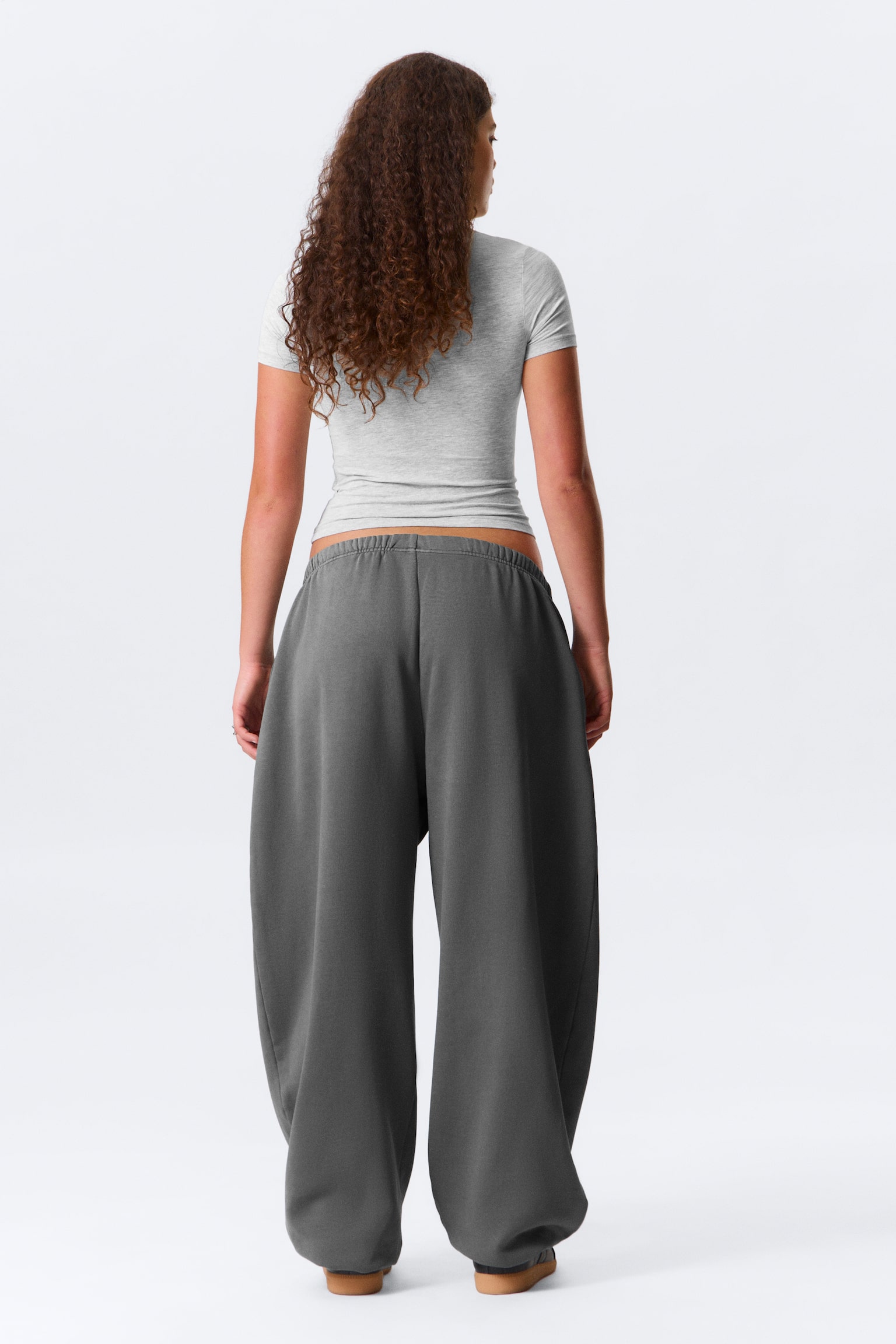 Lockere Sweatpants aus schwerem Baumwollfleece - Verwaschenes Schwarz/Schwarz/Grau meliert - 4
