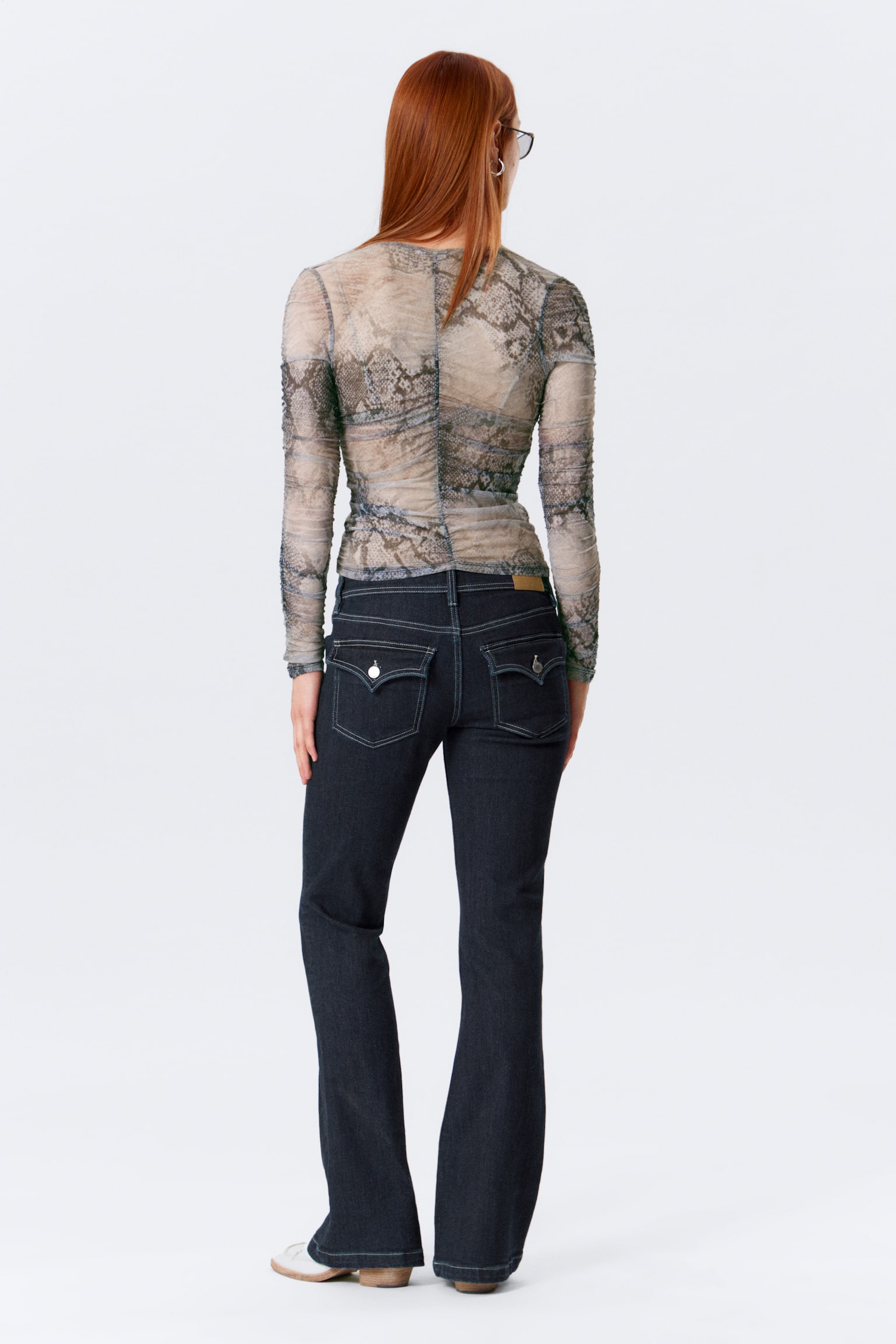 Στενή μακρυμάνικη ζακέτα από διχτυωτό ύφασμα - Μπεζ/Γκρι - Εκτύπωση Φιδιού - 5