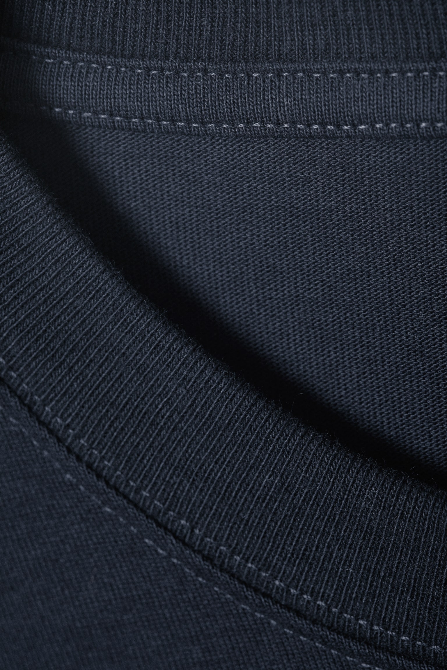 Løs, boxy langermet T-skjorte - Mørk marineblå/Blå- og hvitstripet/Hvit/Hvite og marineblå striper/Svart/Lys støvet mole/Mørkebrun med striper/Vasket blå/Mørkegrønn/Mørkebrun/Støvgrå - 3