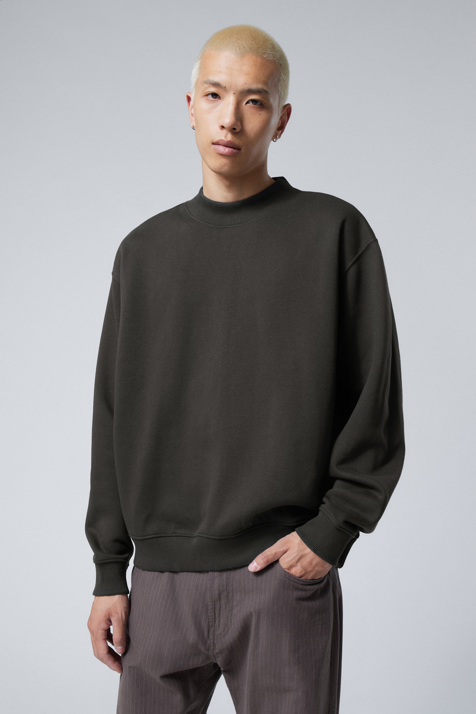 Relaxed Heavyweight Sweatshirt - Off-black/Dark Khaki Green/Black/Washed Dusty Grey/Dark Purple/Off Black - 1