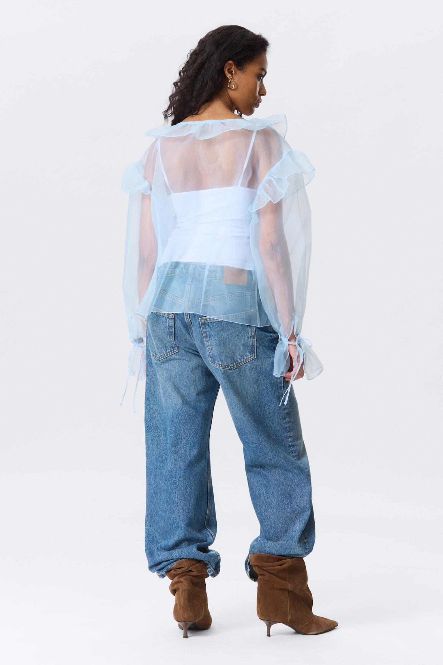 Läpikuultava röyhelöreunainen V-pääntiepusero - Vaaleansininen - 4