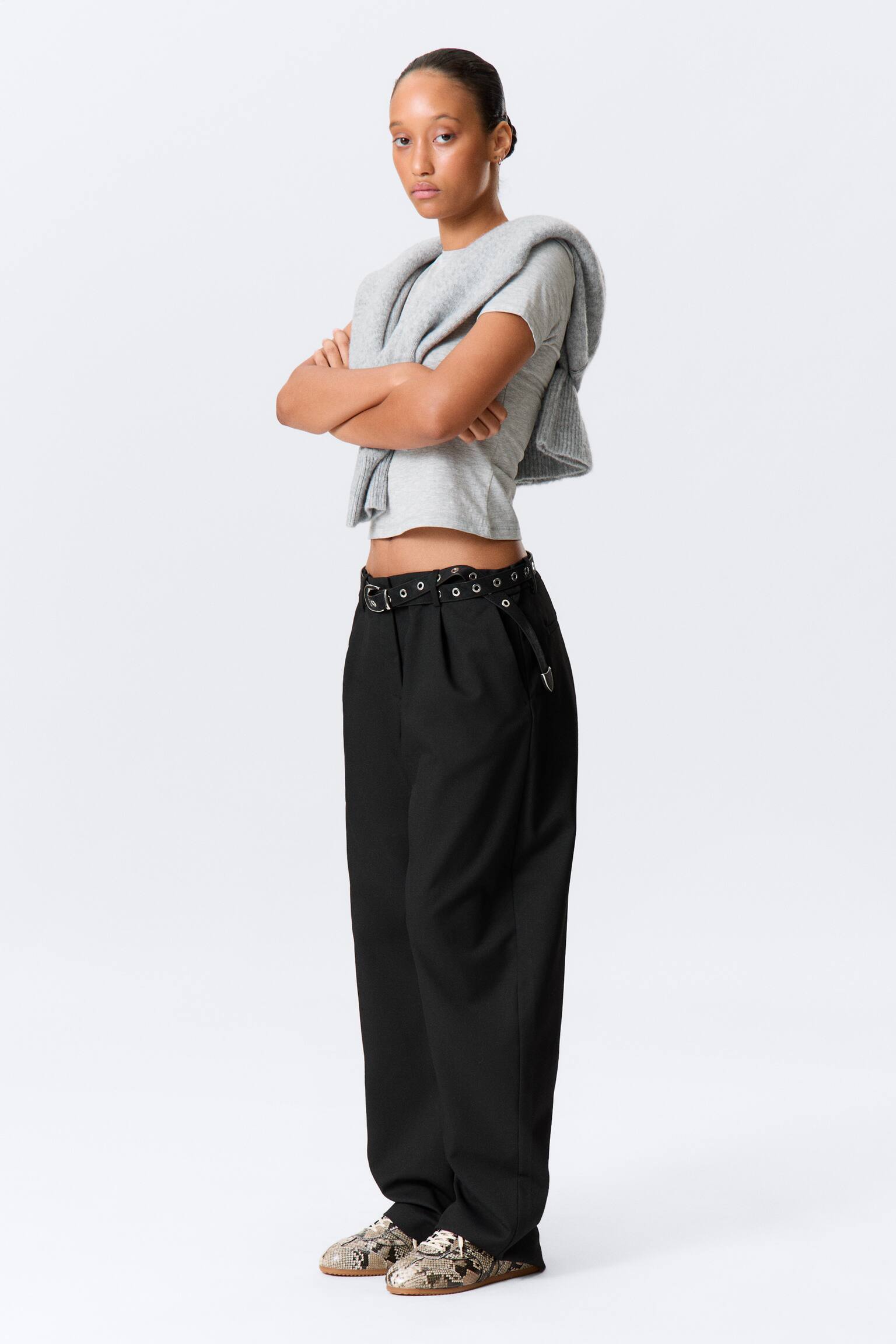 Locker sitzende Anzughose mit Barrel-Bein - Schwarz/Dunkelgrau-Melange gestreift - 5