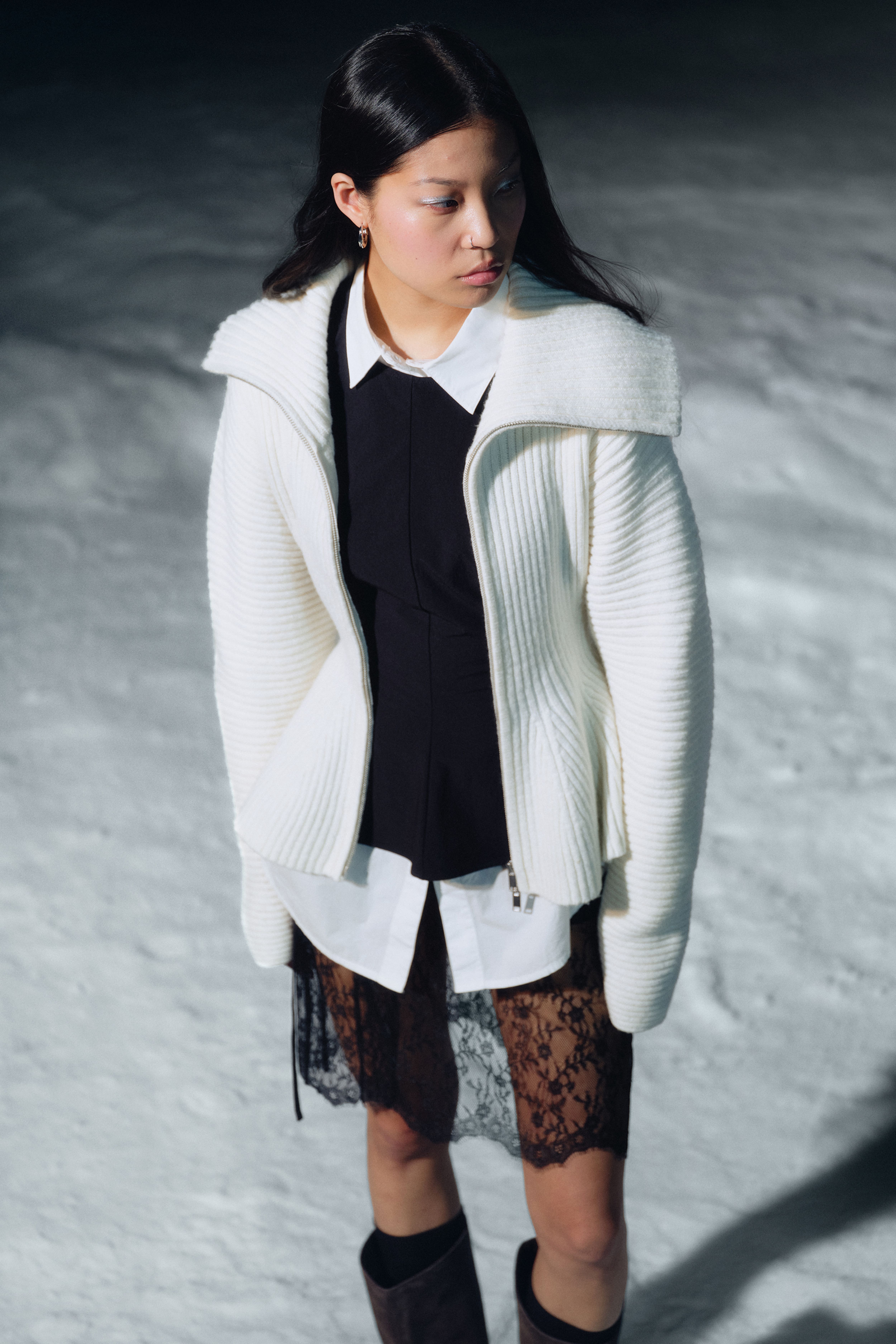 Maglione a coste con zip e baschina - Bianco/Talpa polvere