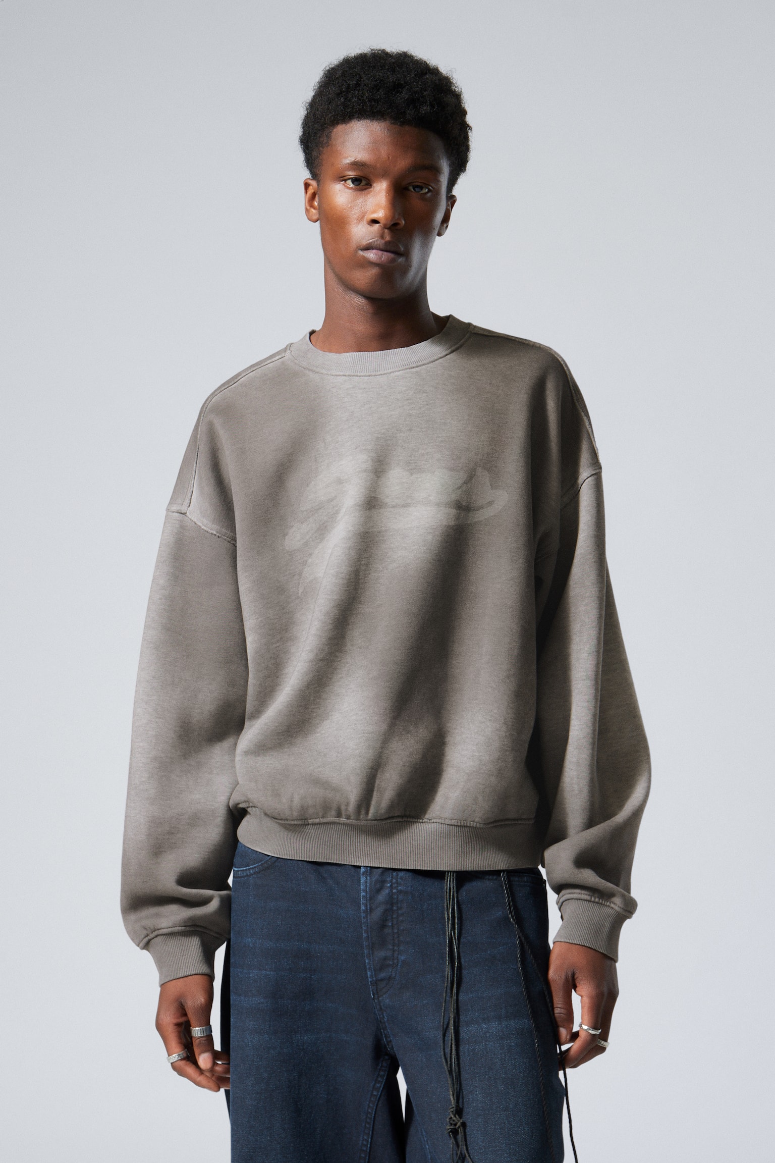 Loose Graphic Sweatshirt - Grey - Sport Spray/Washed Black - Down To Earth