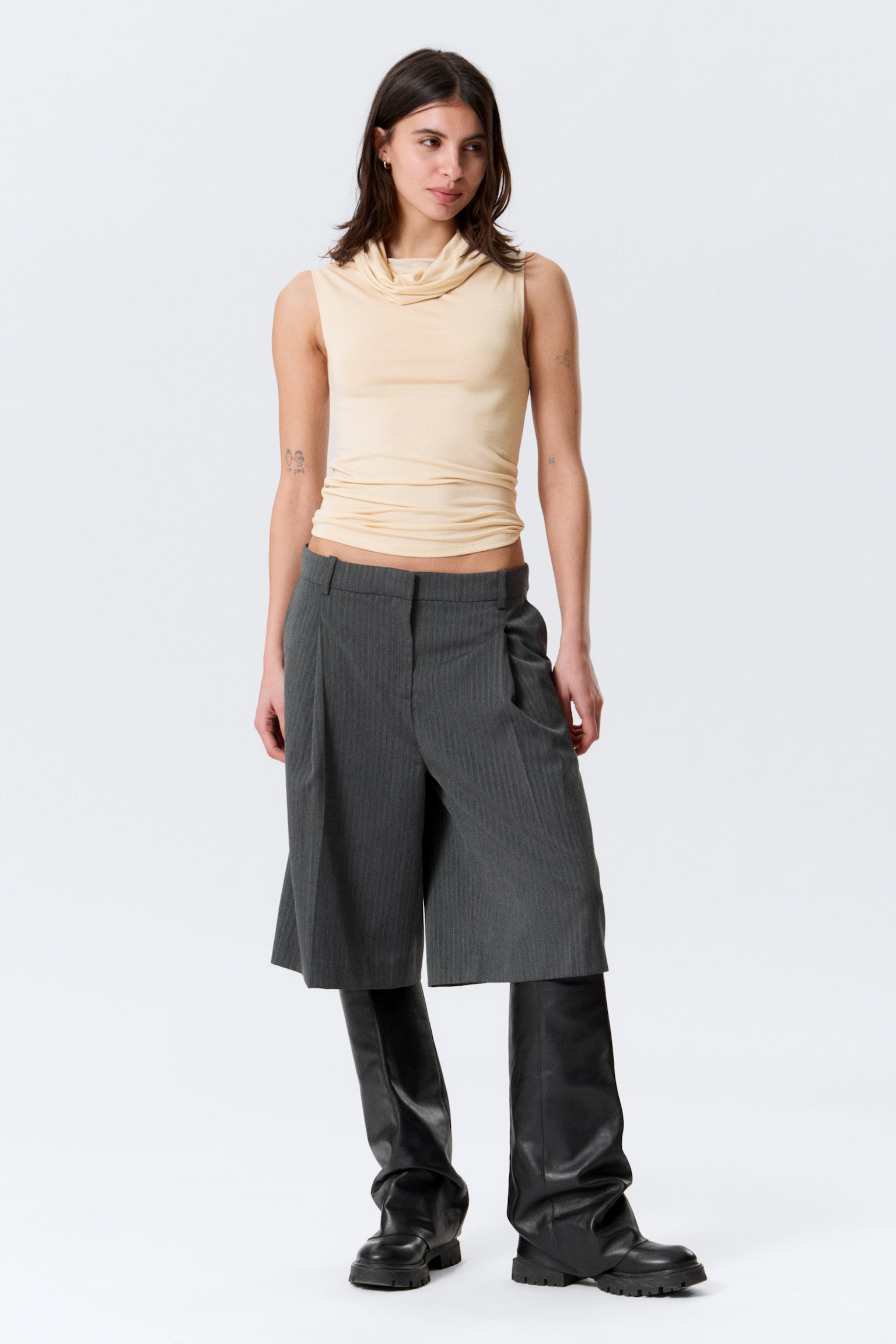 Top senza maniche con collo alto - Beige chiaro/Nero - 6