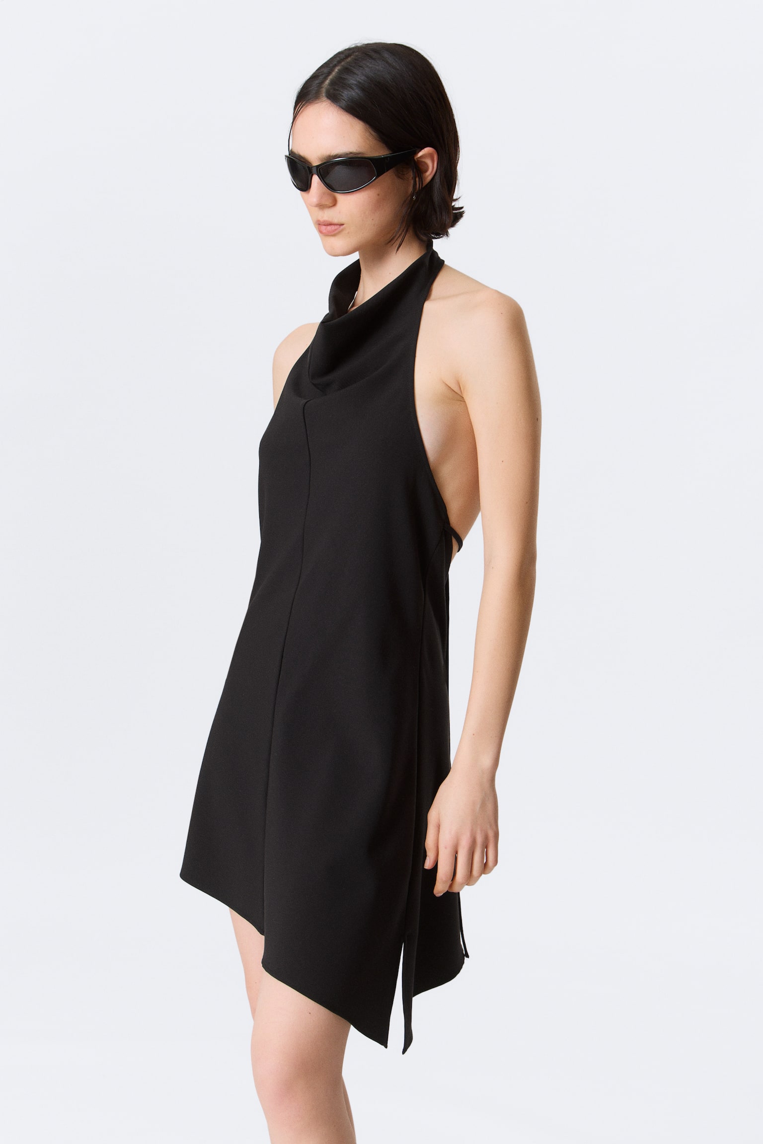 Midikleid mit Neckholder und Wasserfallausschnitt - Schwarz/Dunkelgrau gestreift - 4