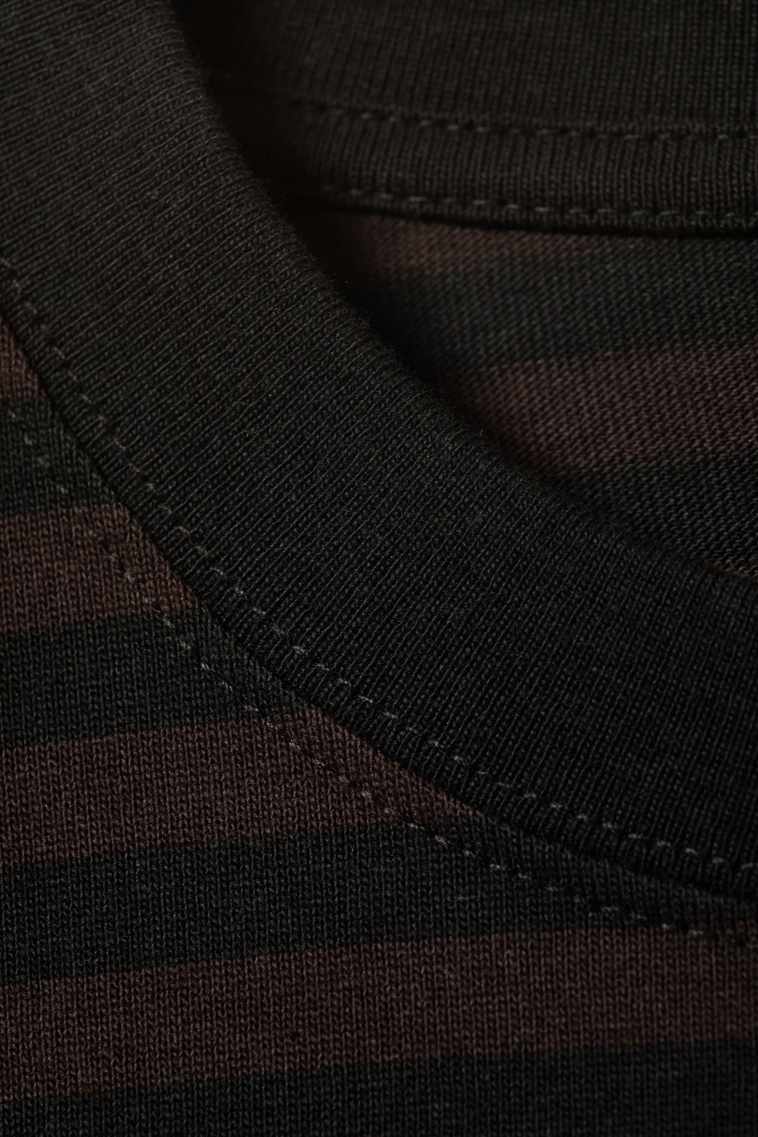 T-shirt a maniche lunghe Loose Boxy - Marrone scuro a righe/Nero/Bianco/Verde scuro/Bianco e blu navy a righe/Marrone scuro/Blu lavato/Righe blu e bianche/Grigio polvere - 5