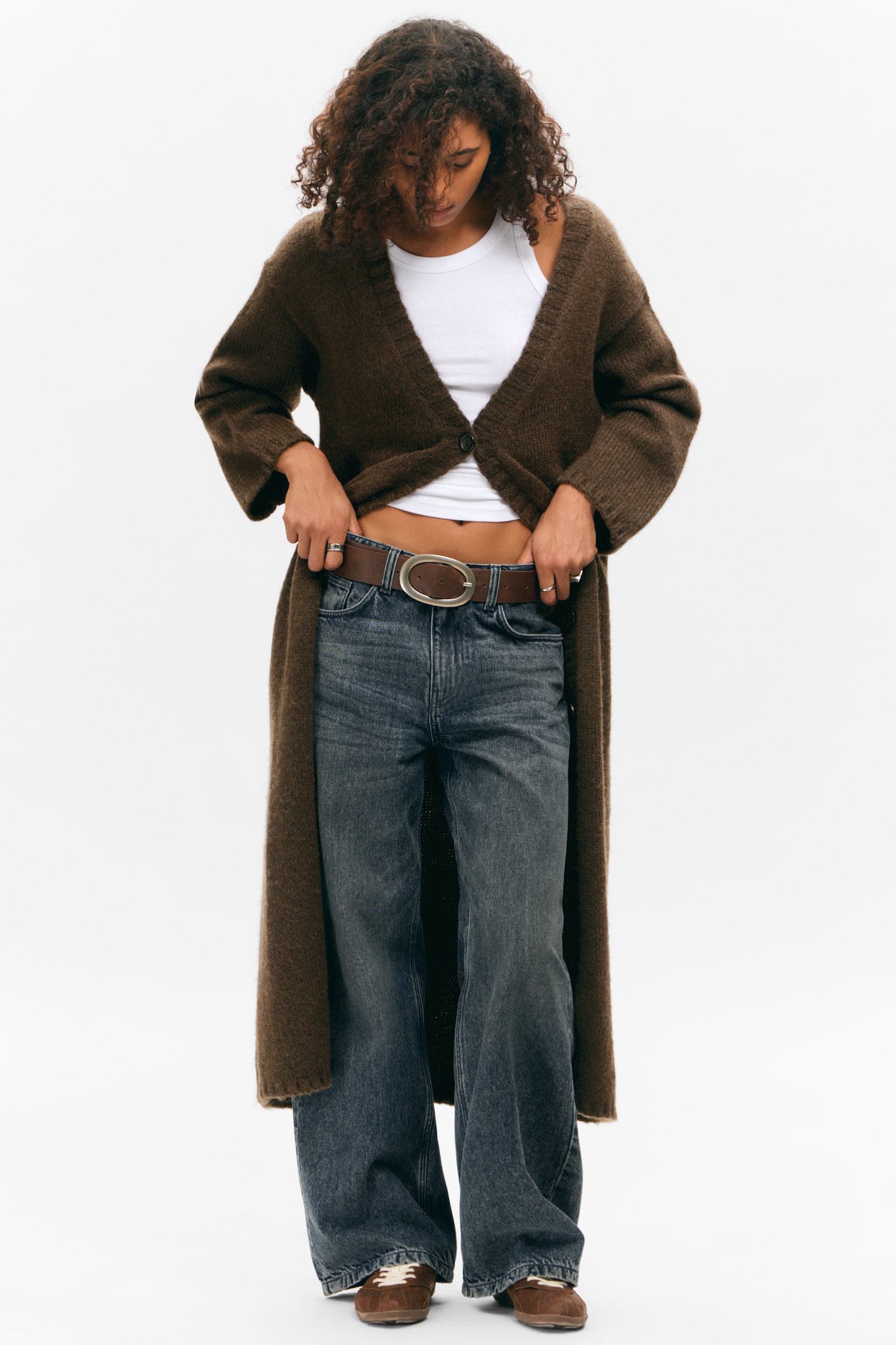 Langer Strickcardigan mit V-Ausschnitt - Dunkelbraun - 6