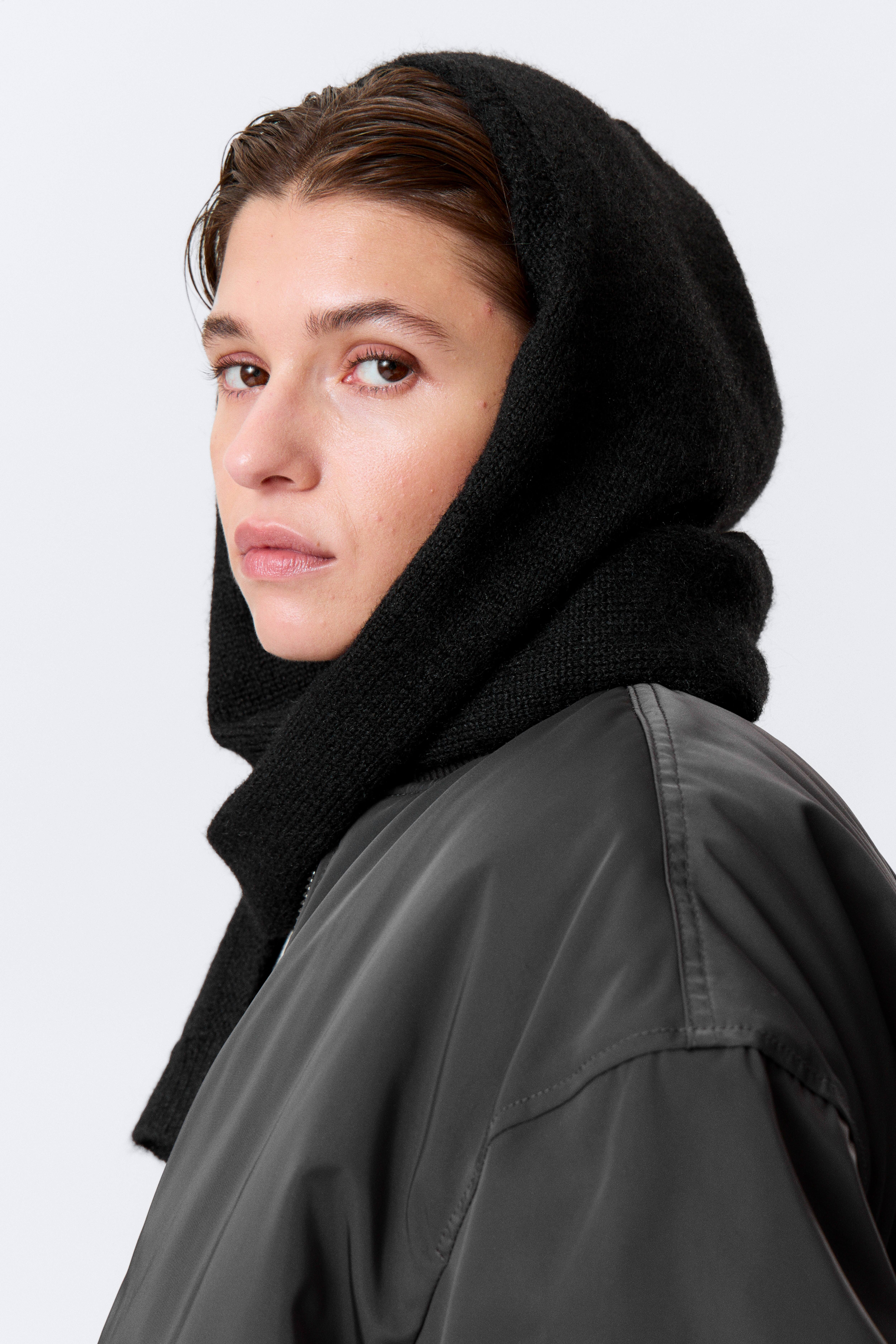 Sciarpa con cappuccio e nodo - Nero/Grigio scuro mélange/Beige