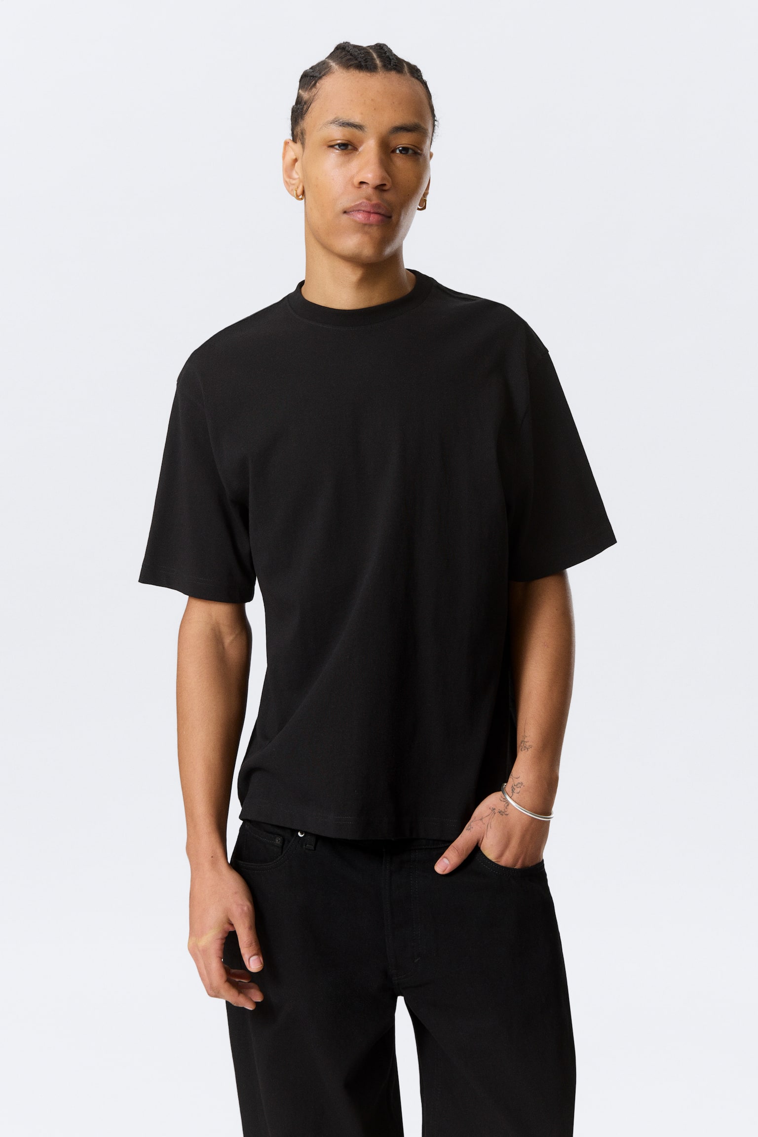 Locker geschnittenes T-Shirt - Schwarz/Lila/Leuchtendes Blau/Dunkles Marineblau/Weiß - 1