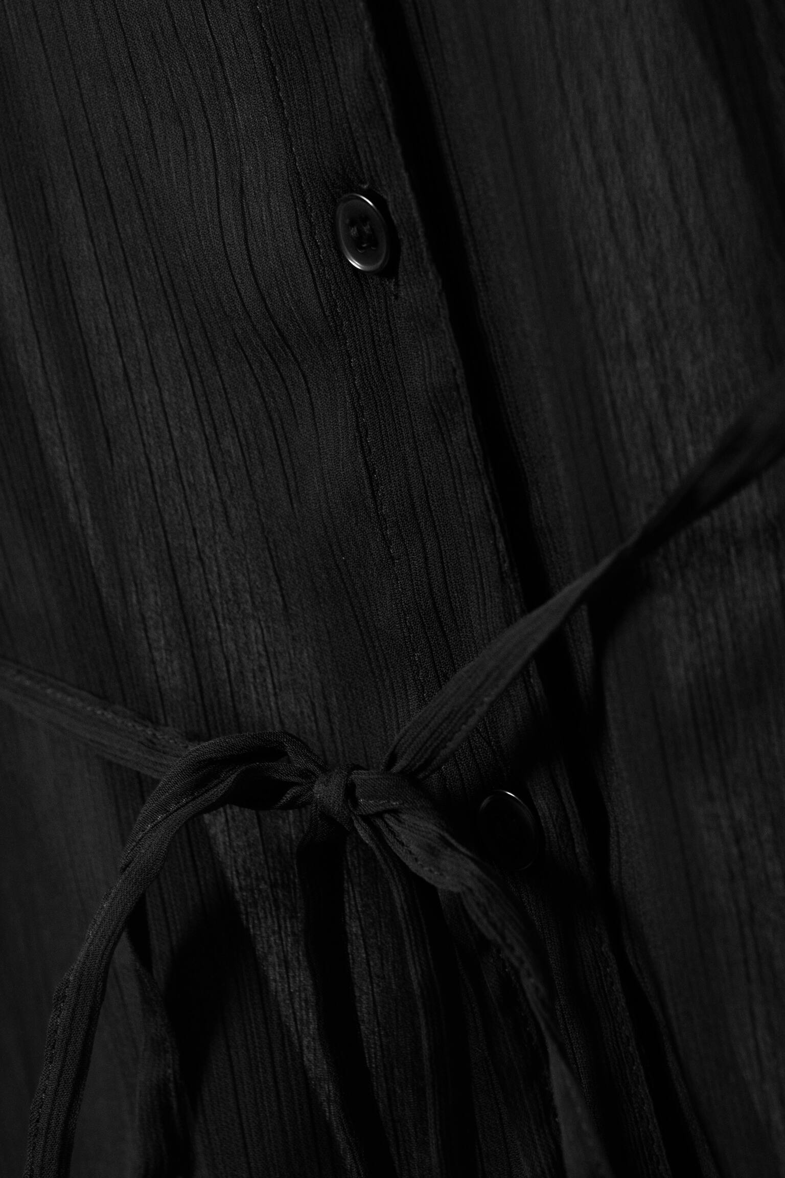 Figurbetontes, transparentes Hemd mit Bindeband - Schwarz - 5