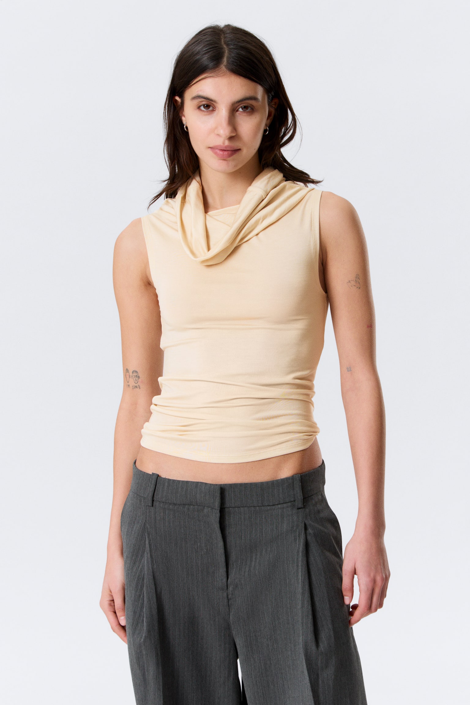 Top senza maniche con collo alto - Beige chiaro/Nero - 1