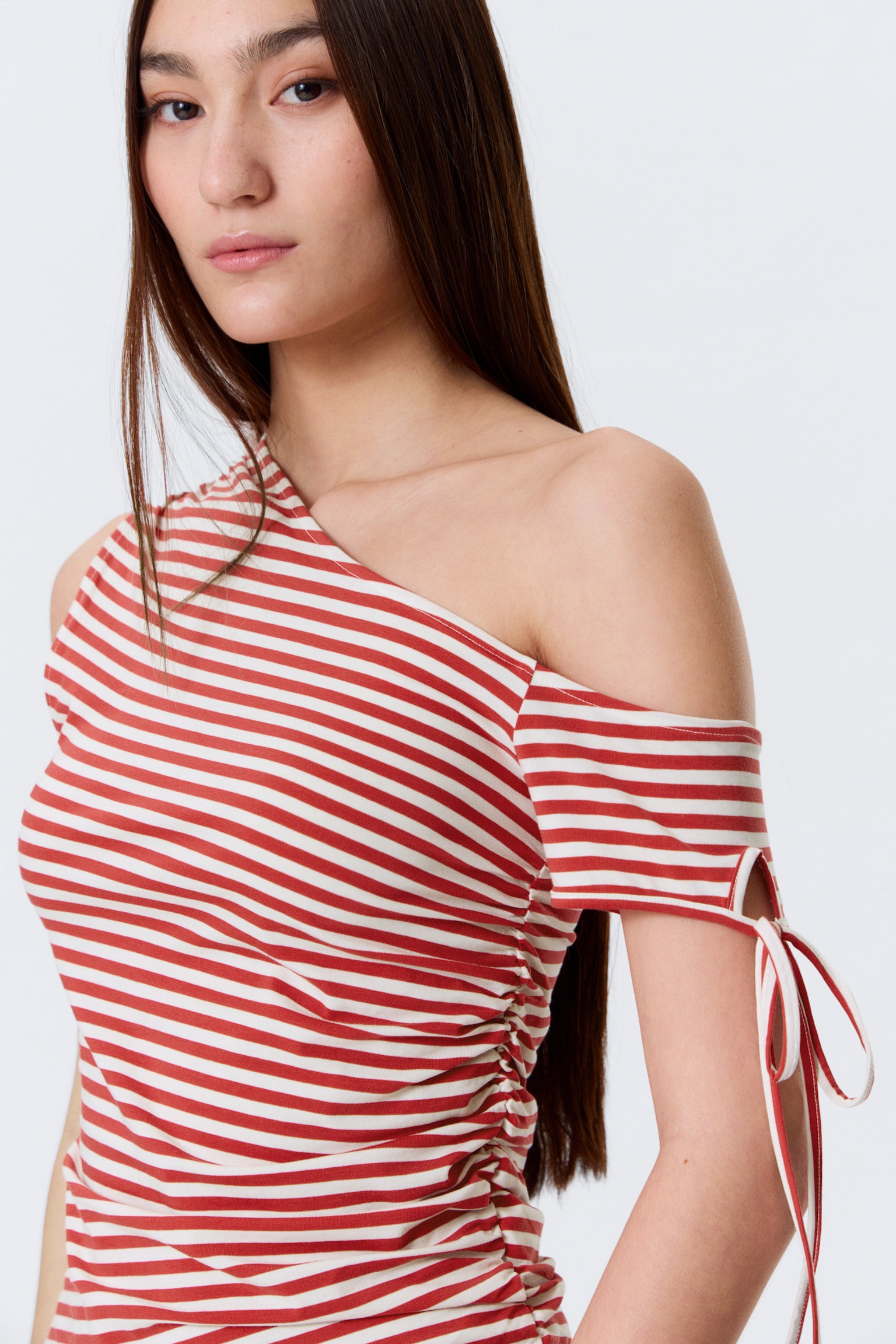 Nauwsluitende off-shouldertop met ruches - Rood/wit gestreept - 5