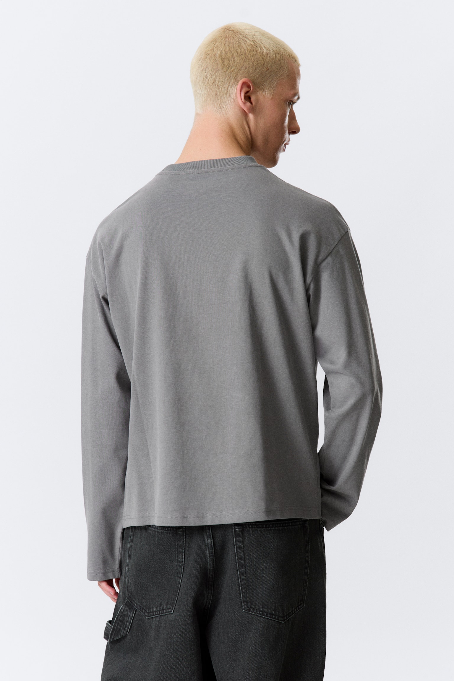 Boxy Longsleeve mit lockerer Passform - Staubgrau/Weiß & Navy gestreift/Weiß/Schwarz/Dunkles Marineblau/Blau & weiß gestreift/Helles Maulwurfsgrau/Dunkelbraun gestreift/Gewaschenes Blau/Dunkelgrün/Dunkelbraun - 3