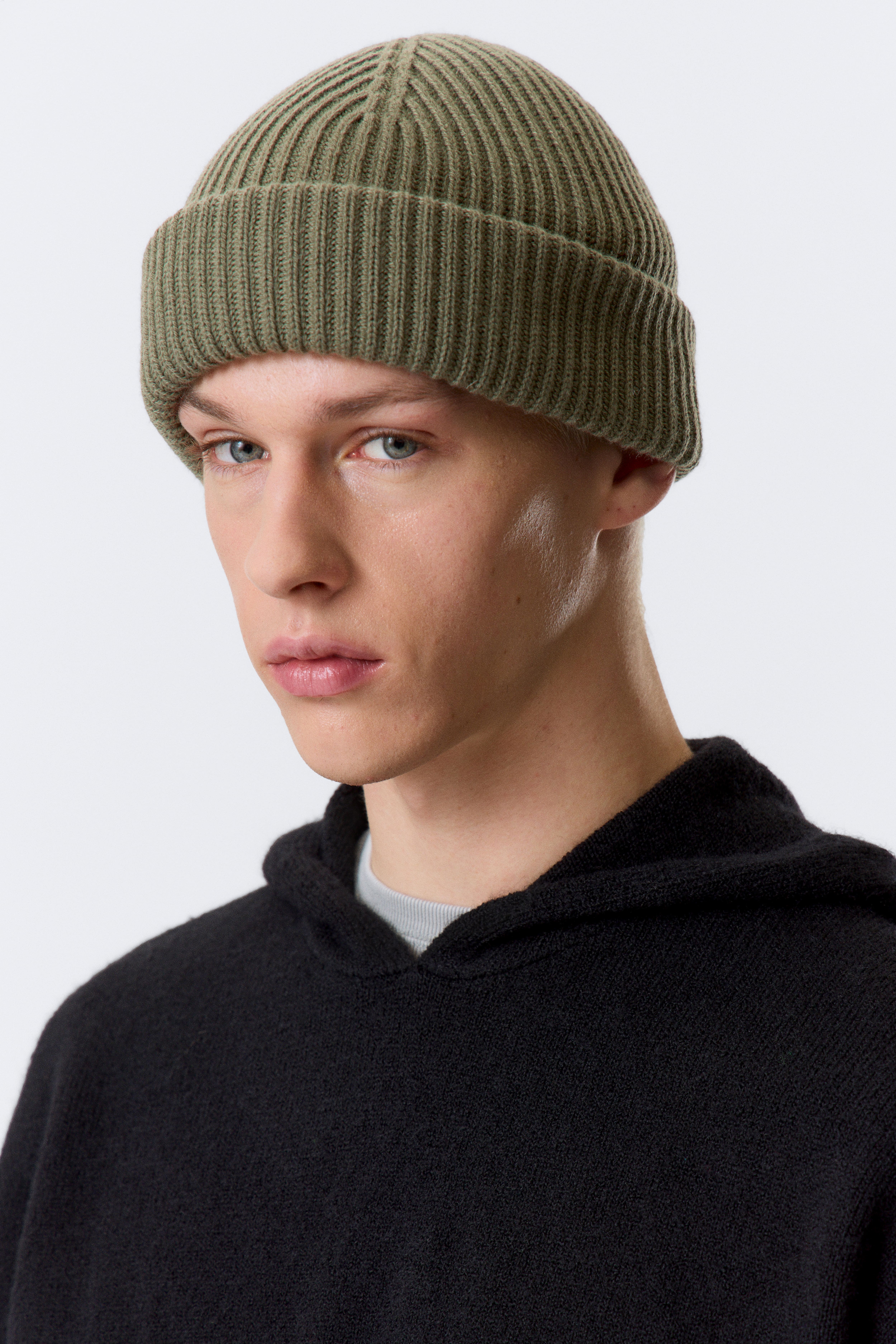 Umgeschlagene Strickmütze aus Wollmischung - Khaki/Dunkelblau