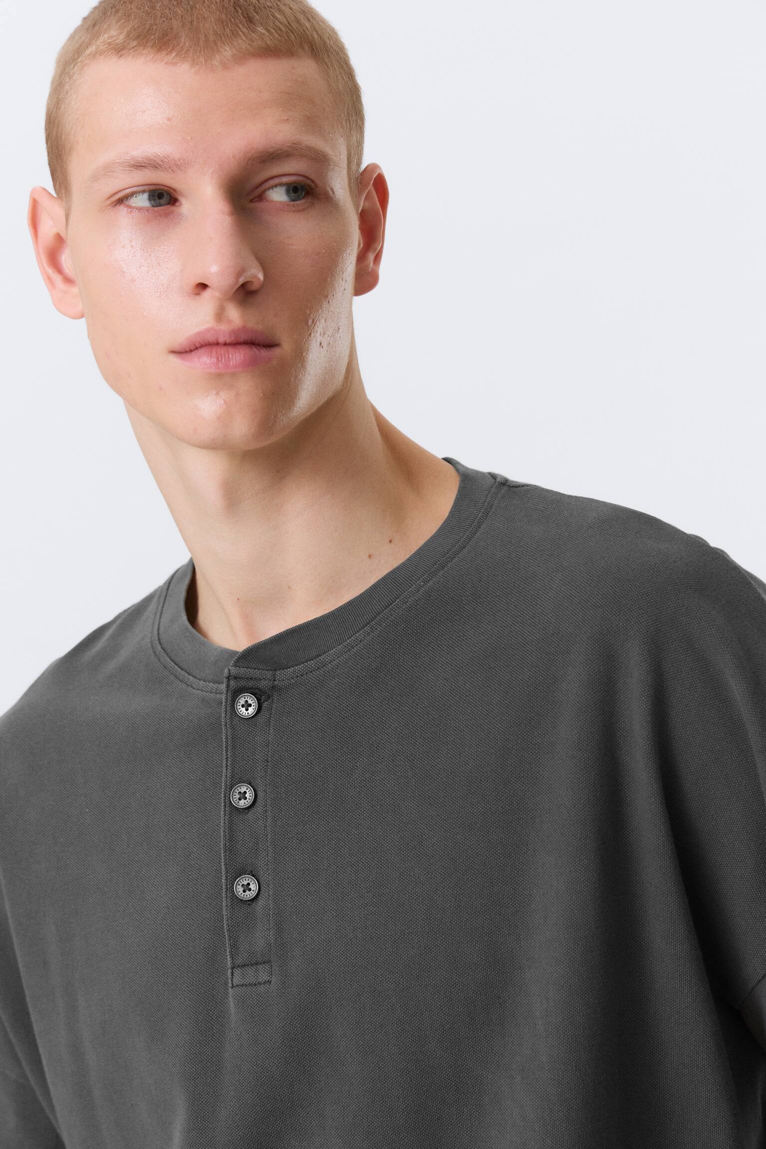 Locker geschnittenes Langarm-Henleyshirt - Dunkelgrau - 6