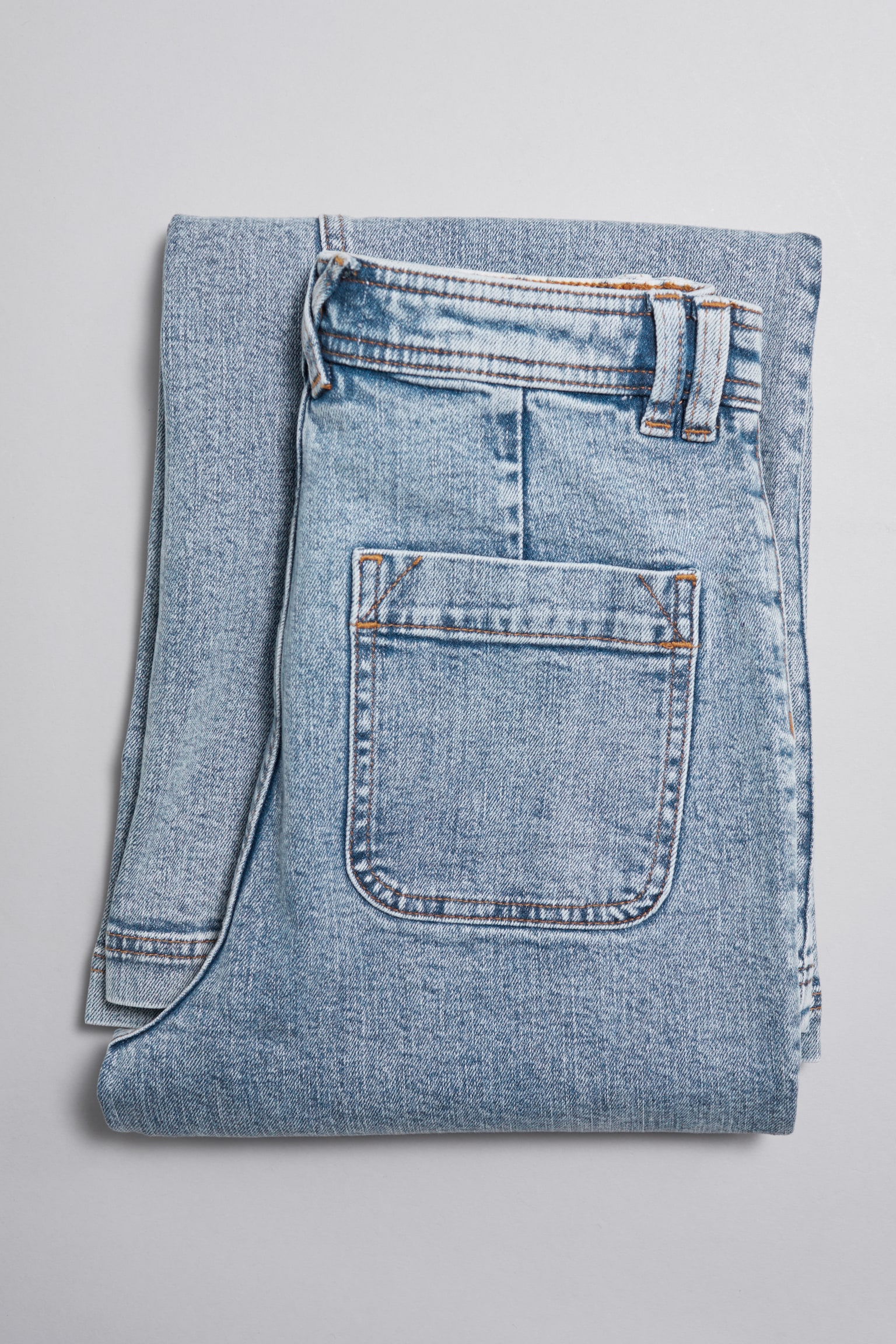 Ausgestellte Jeans mit aufgesetzten Taschen - Hellblau - 3
