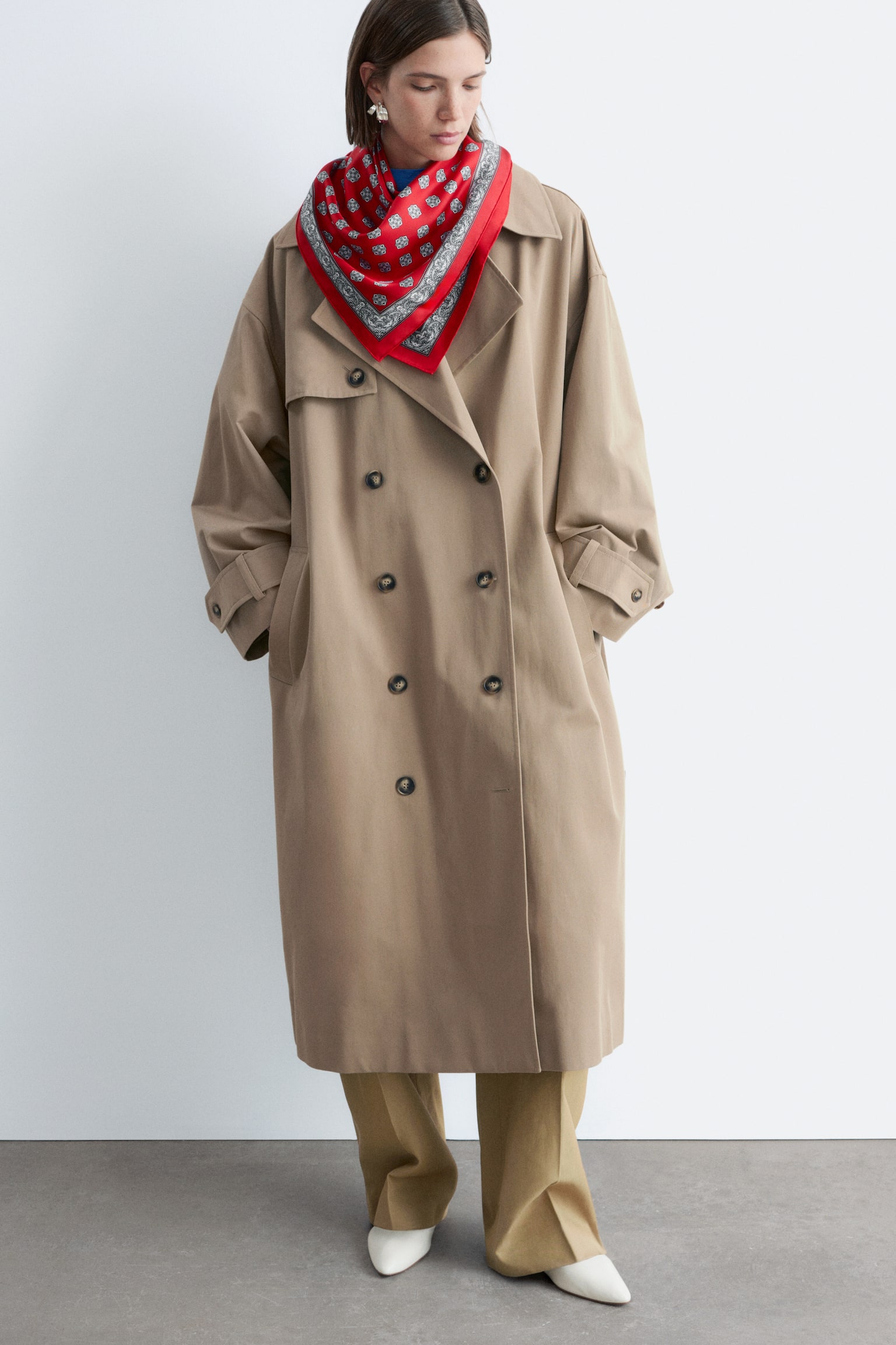 Trenchcoat med dubbelknäppning - Beige - 1