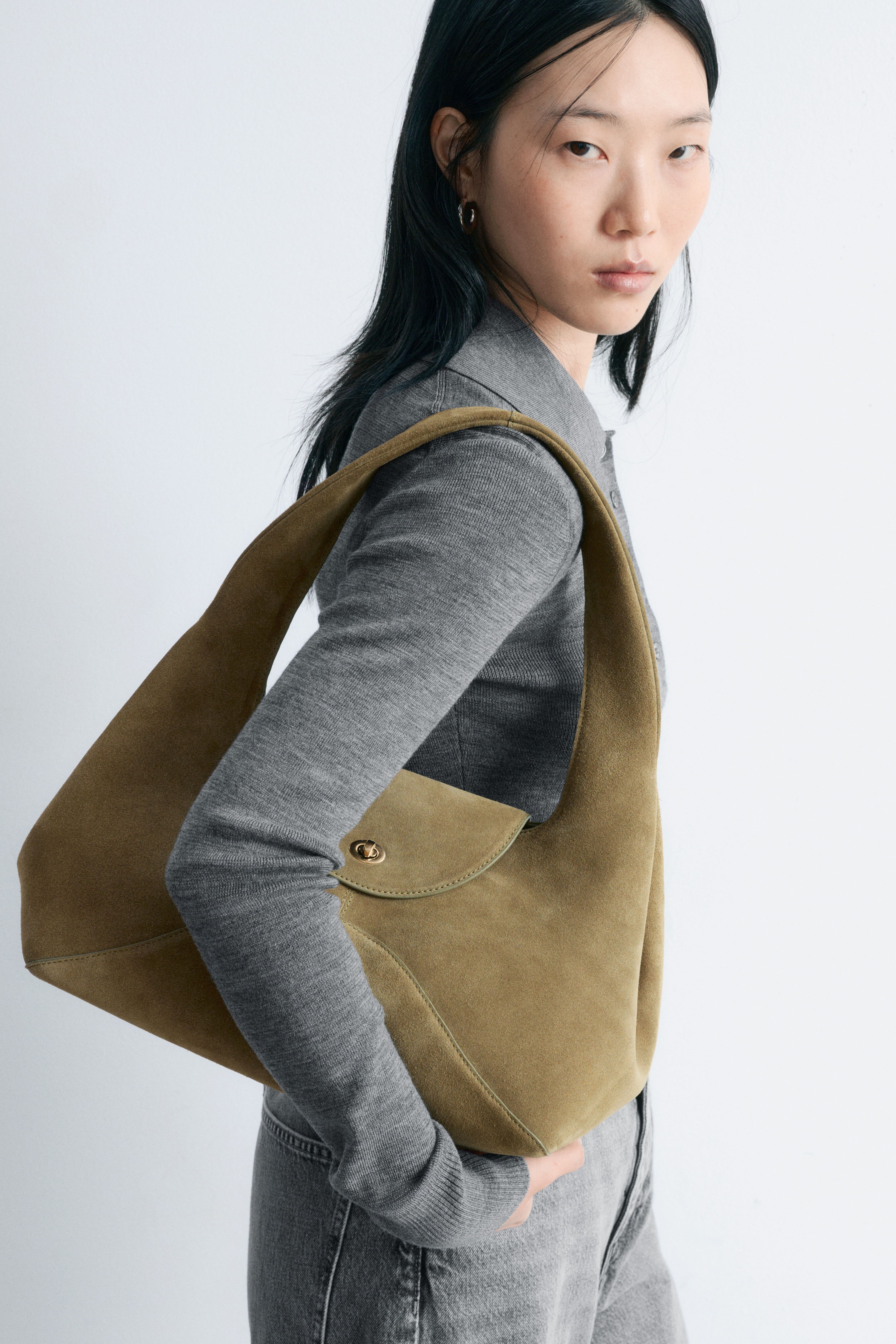 Borsa a spalla curva - Pelle scamosciata verde kaki/Pelle marrone scuro