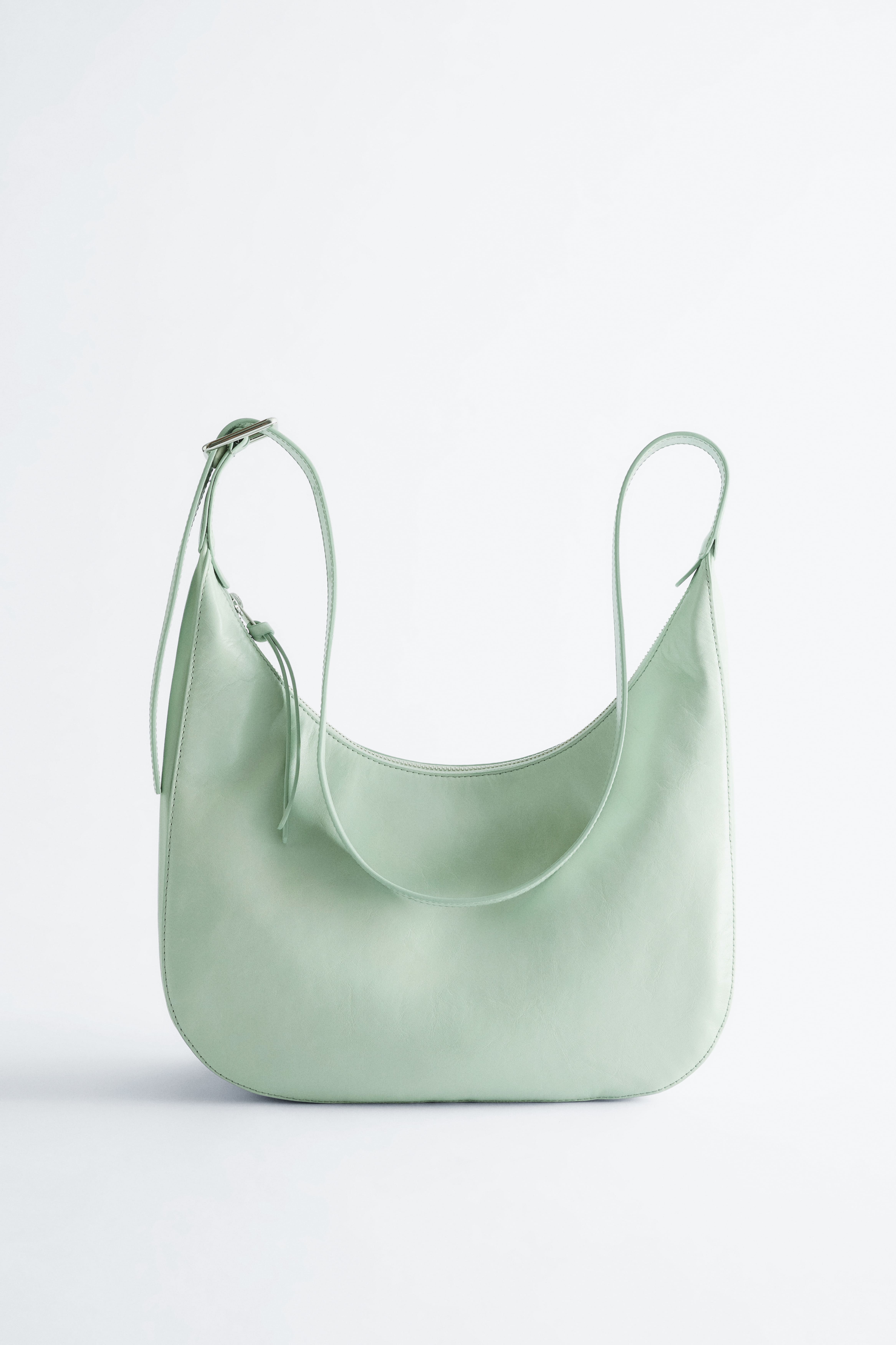 En crossbody-taske i halvmåneform - Mintgrøn/Dusty Blue Leather/Beige ruskind/Mørkebrunt læder