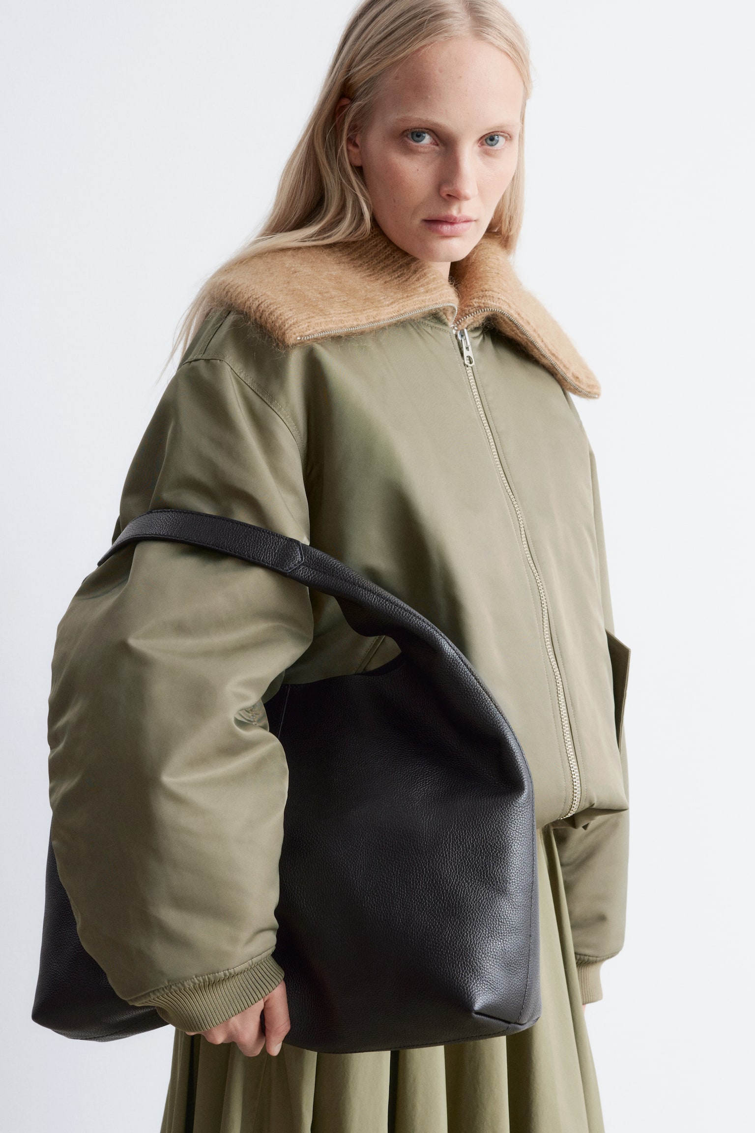 Stor väska i läder - Svart - 5