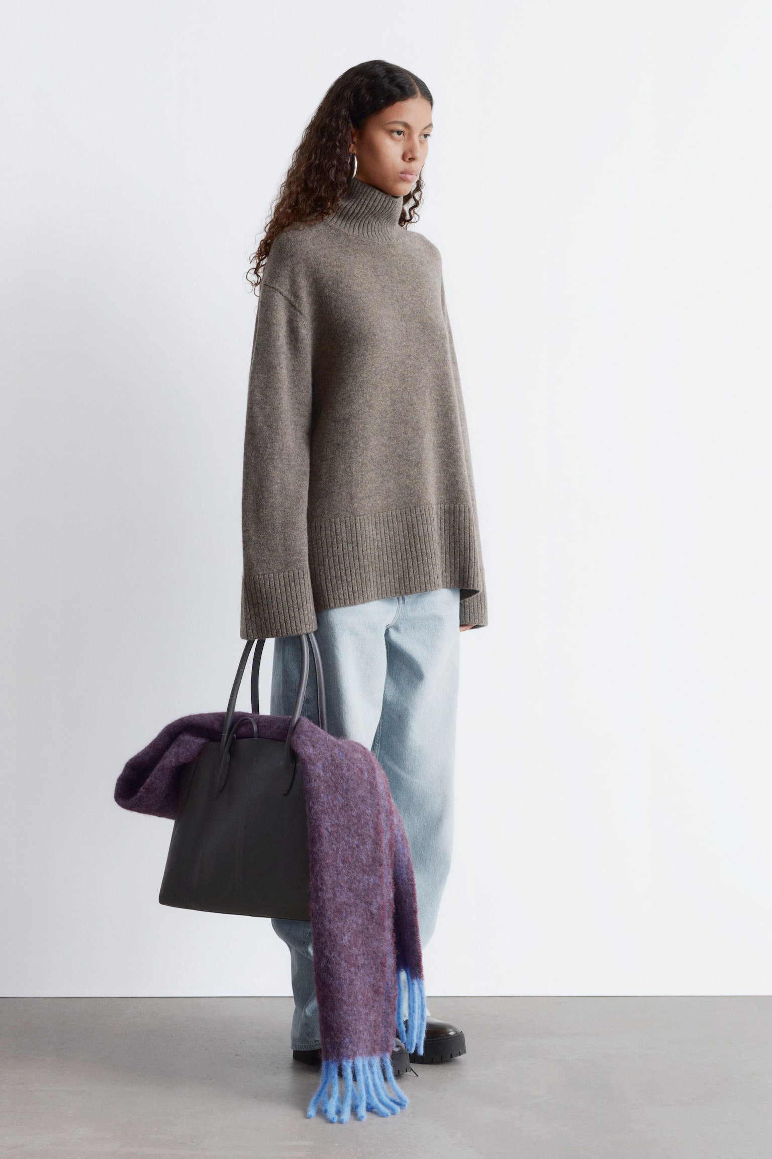 Oversized uldsweater med rullekrave - Mørk gråbrun/Brun - 6